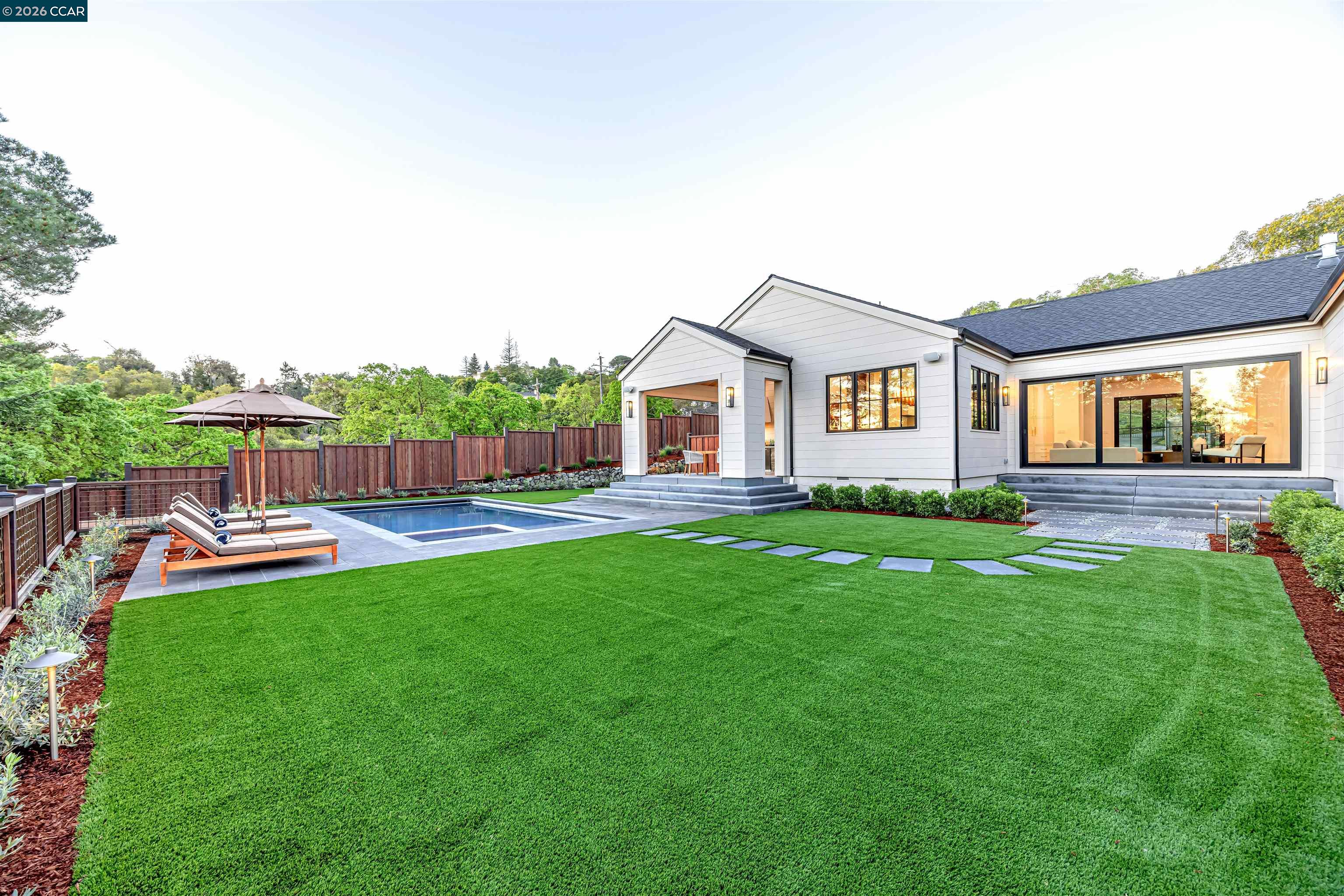 1570 Rancho View Dr