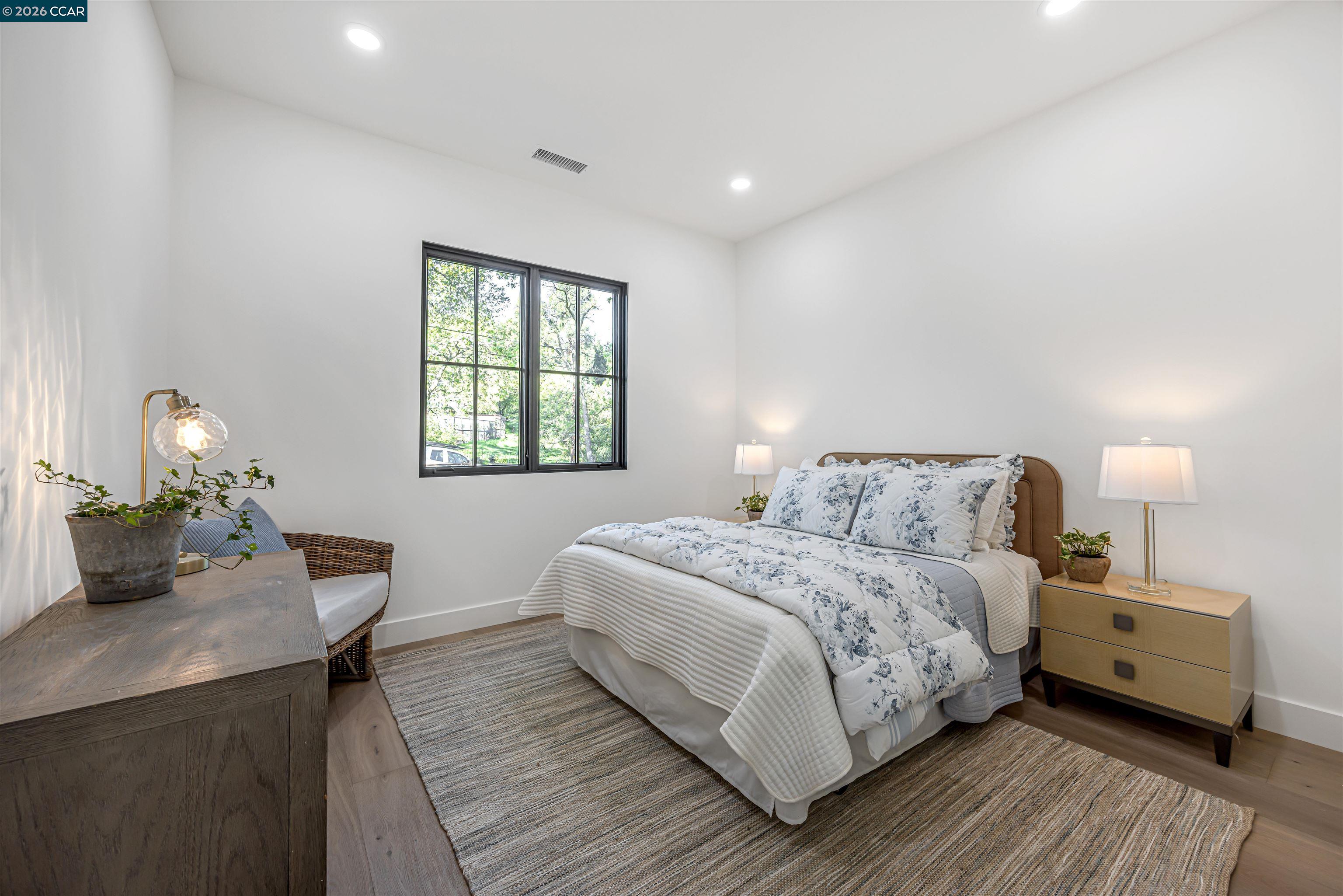 1570 Rancho View Dr