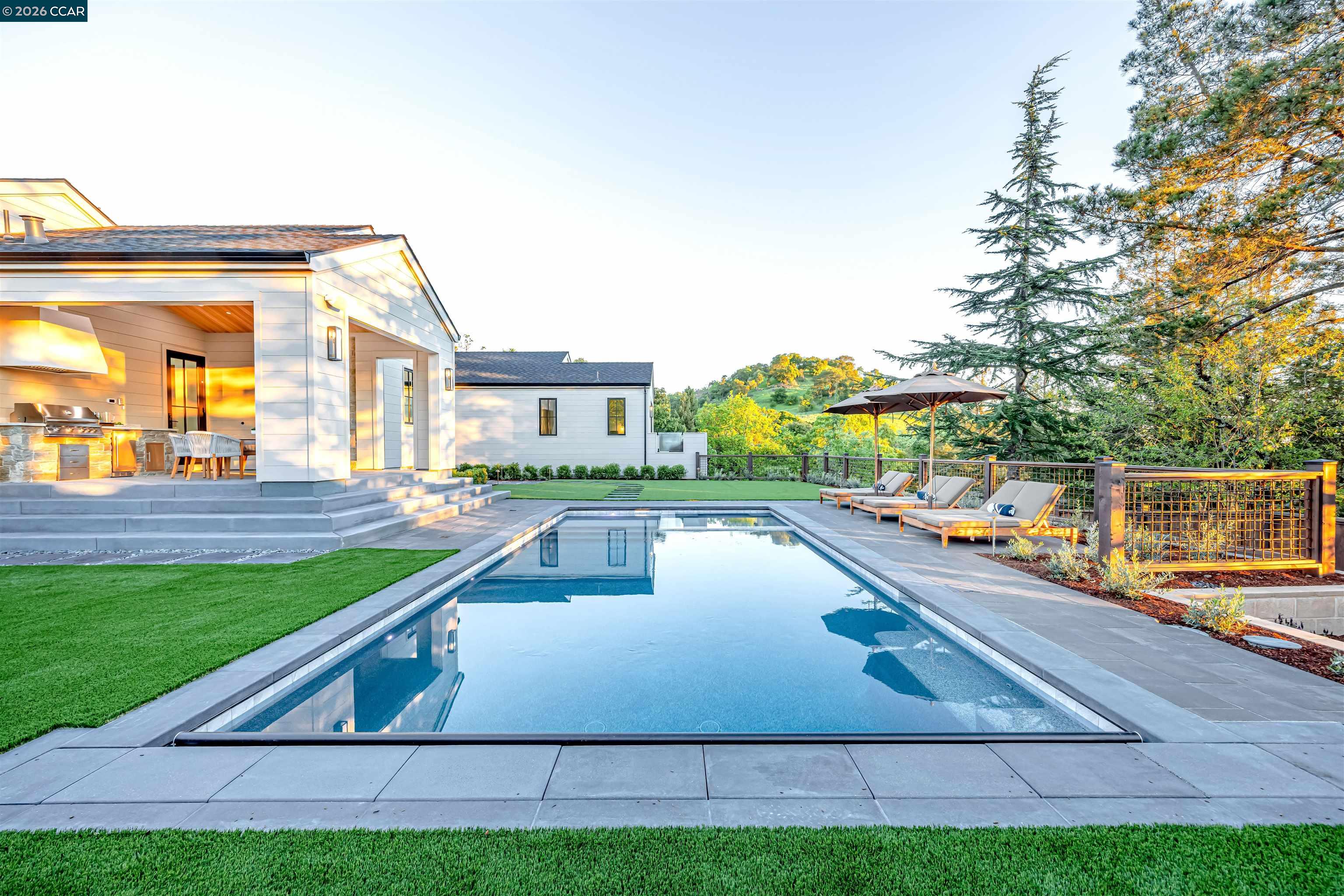 1570 Rancho View Dr