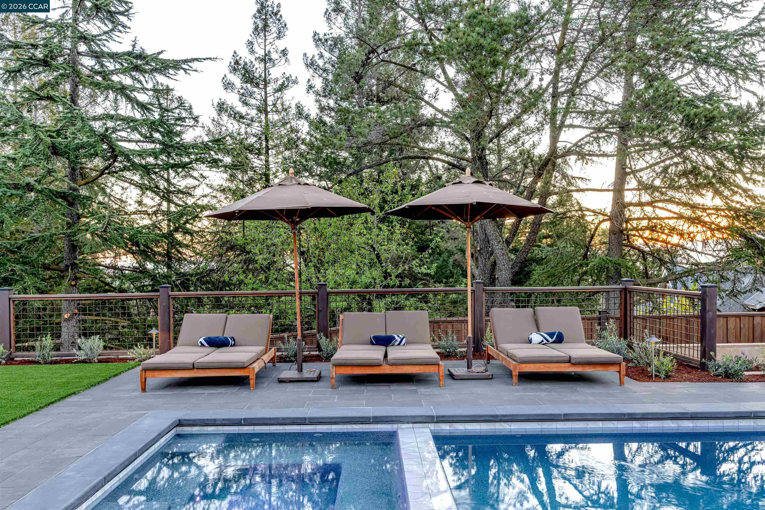 1570 Rancho View Dr