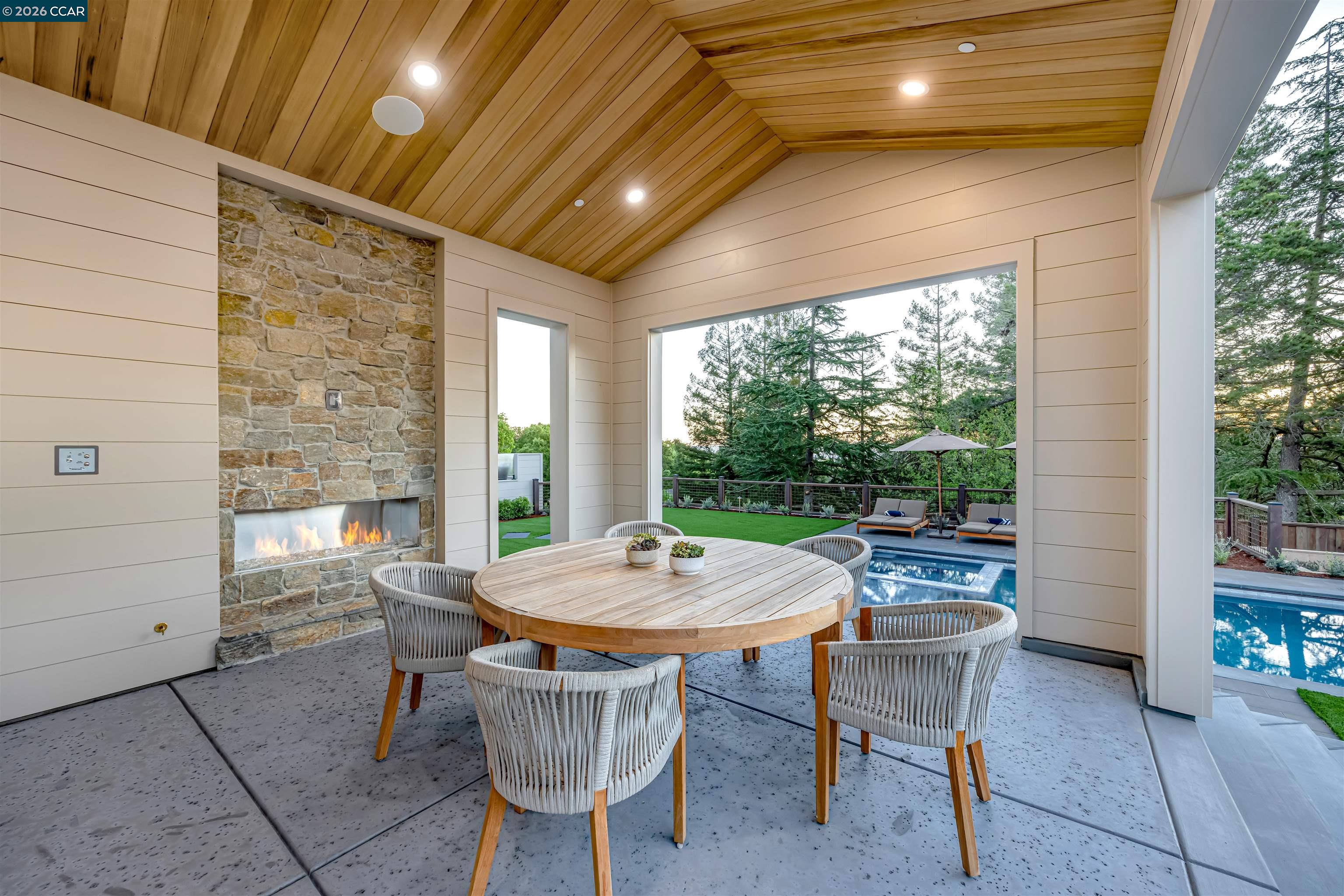 1570 Rancho View Dr