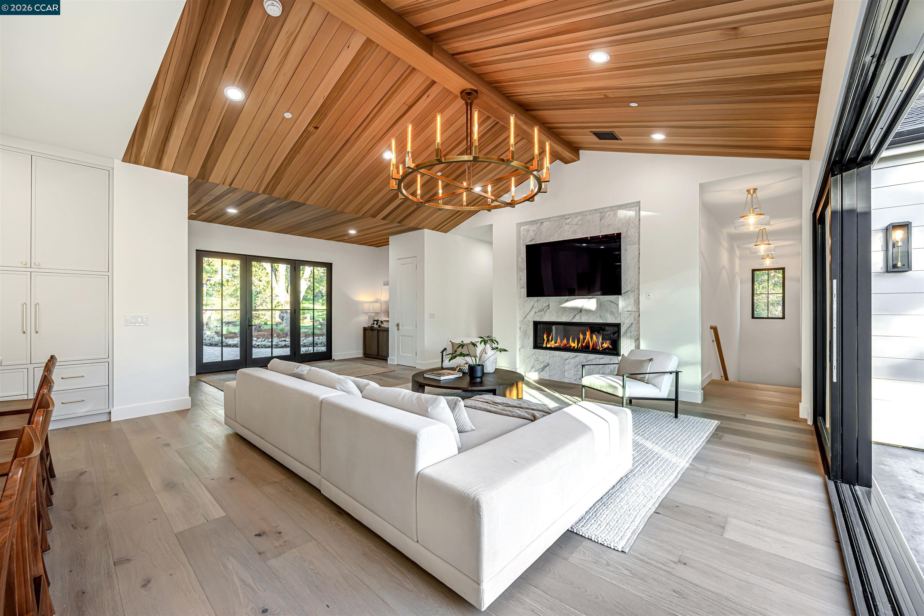 1570 Rancho View Dr