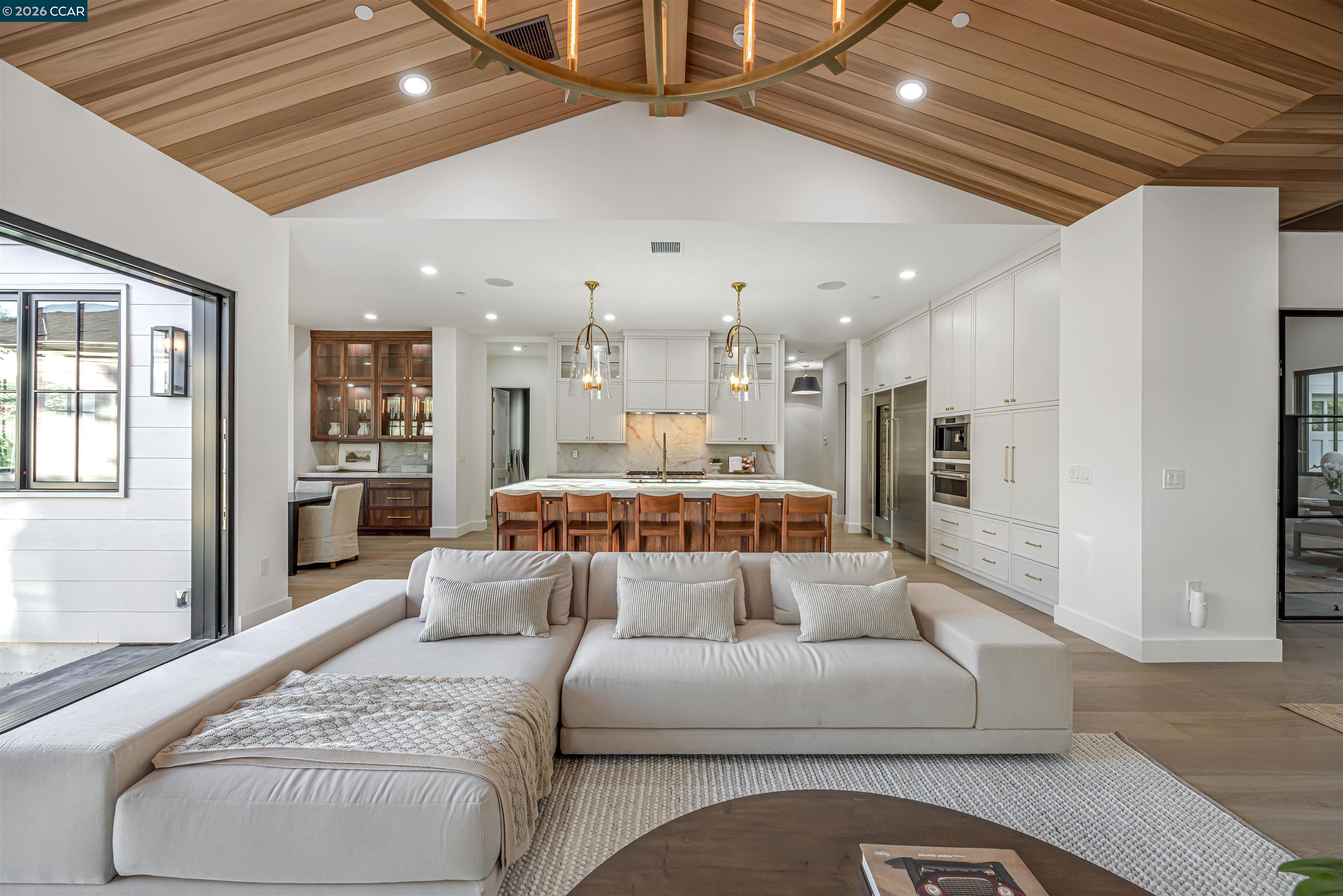 1570 Rancho View Dr