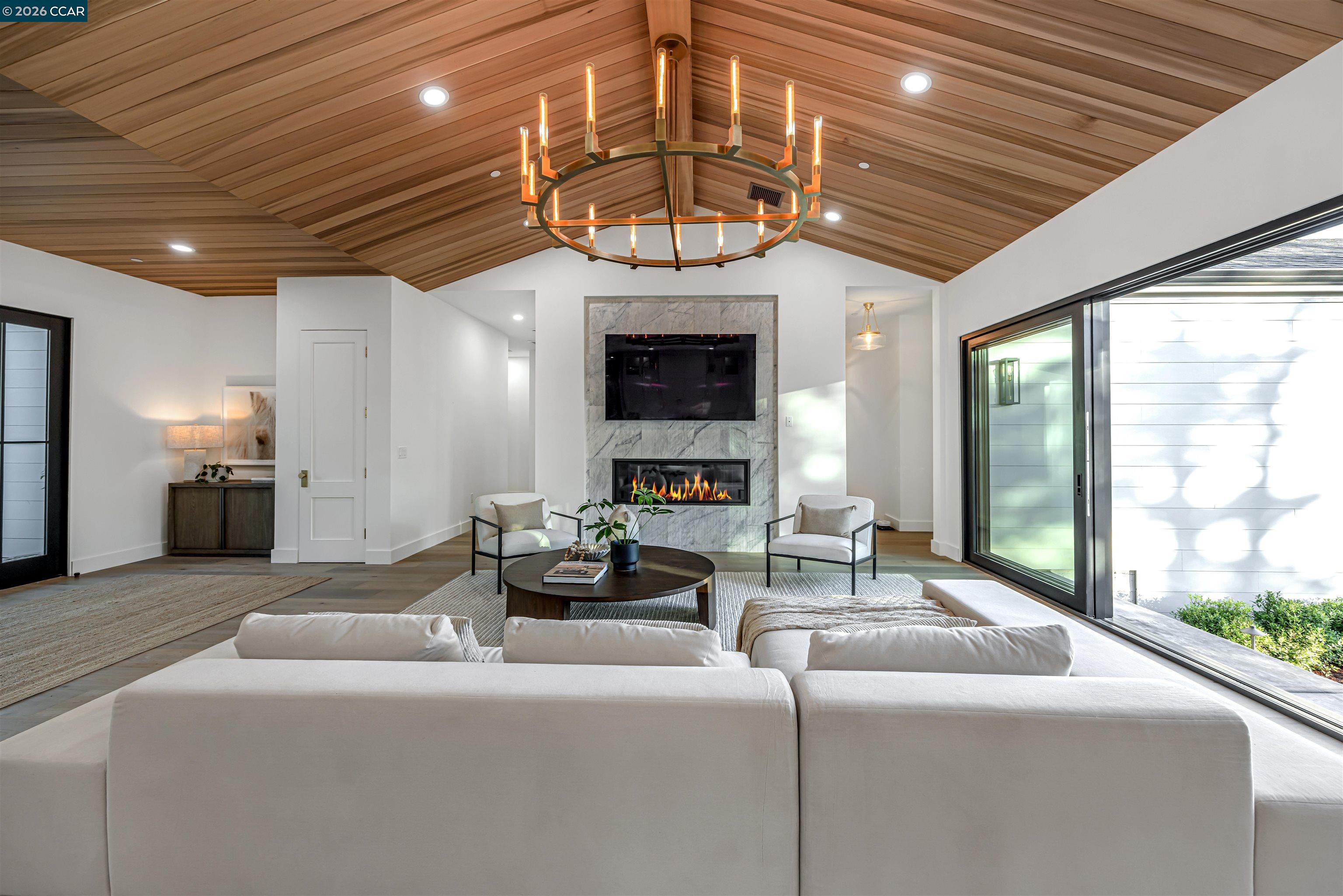 1570 Rancho View Dr