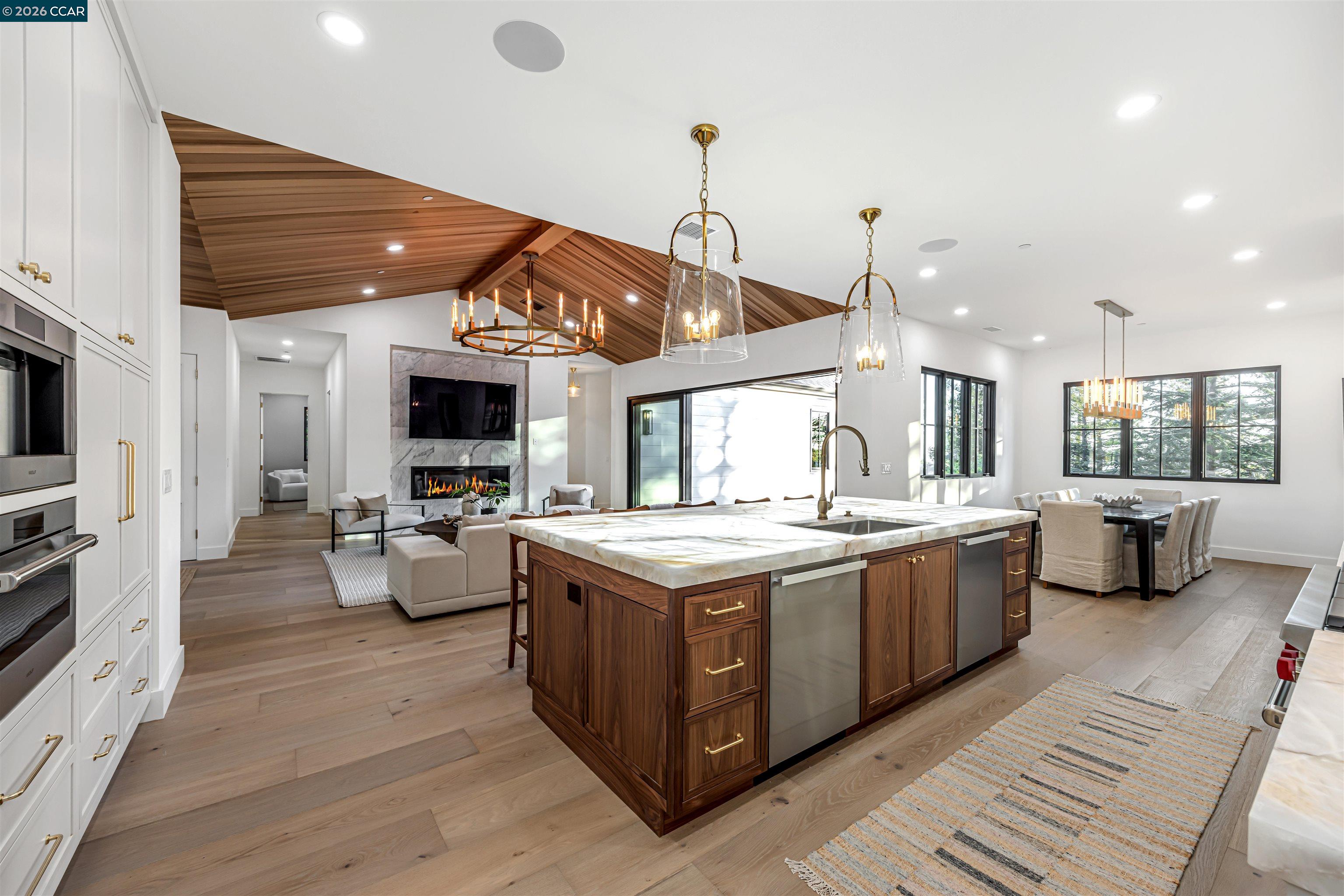 1570 Rancho View Dr