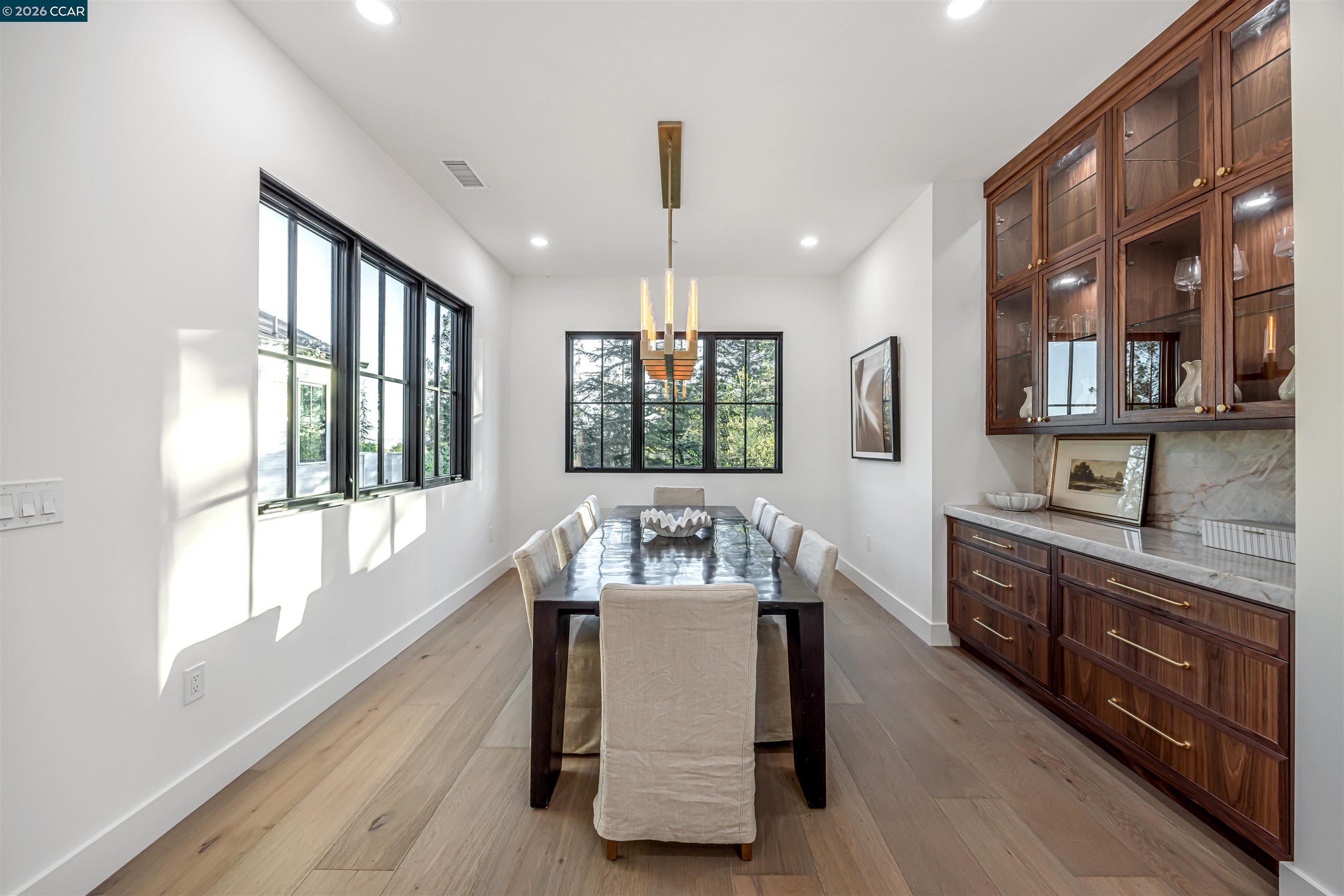 1570 Rancho View Dr