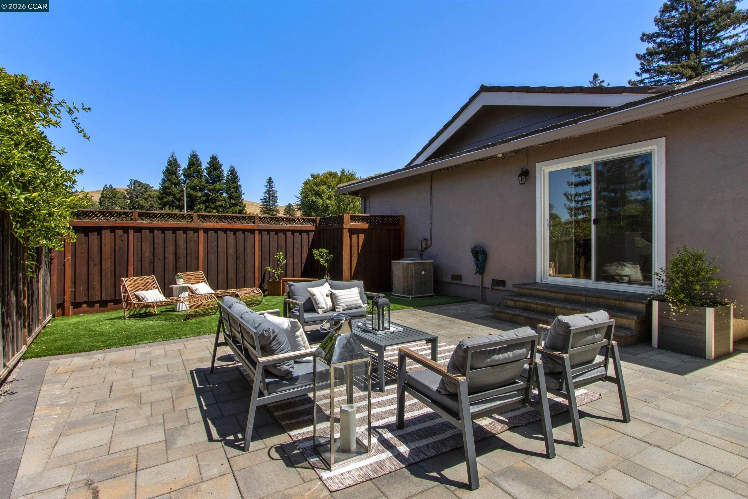 38 Buckingham Dr
