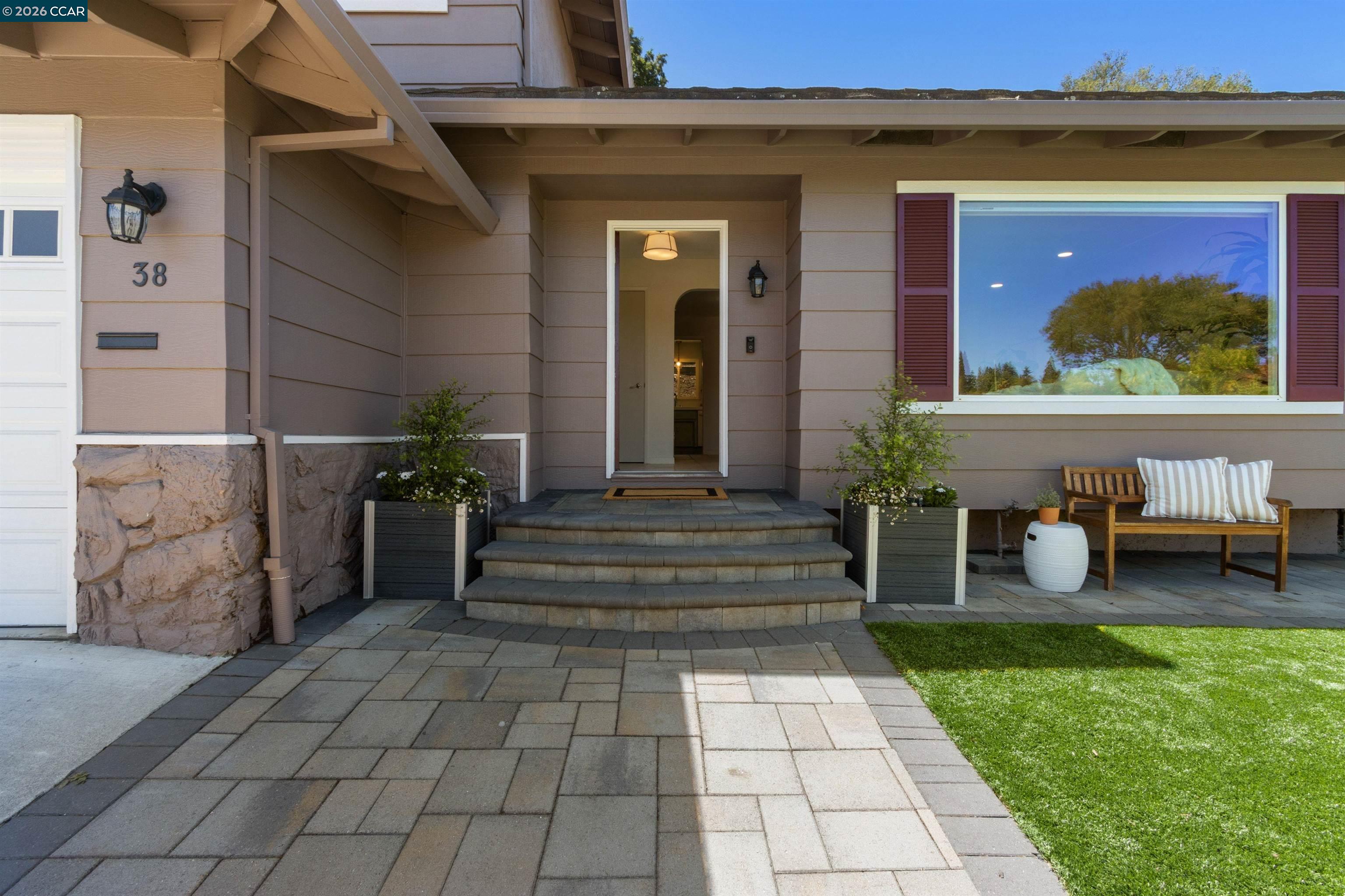 38 Buckingham Dr