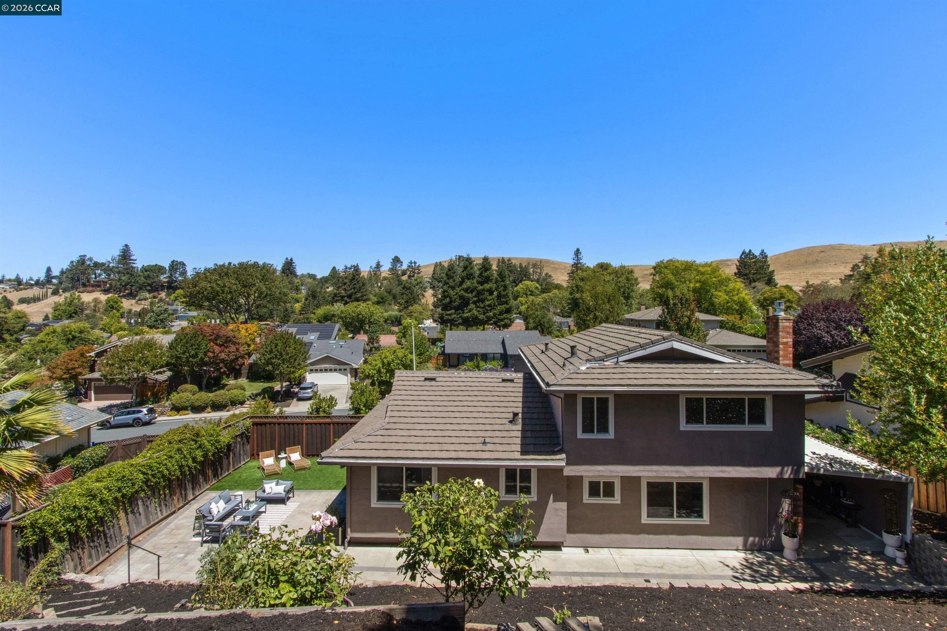 38 Buckingham Dr