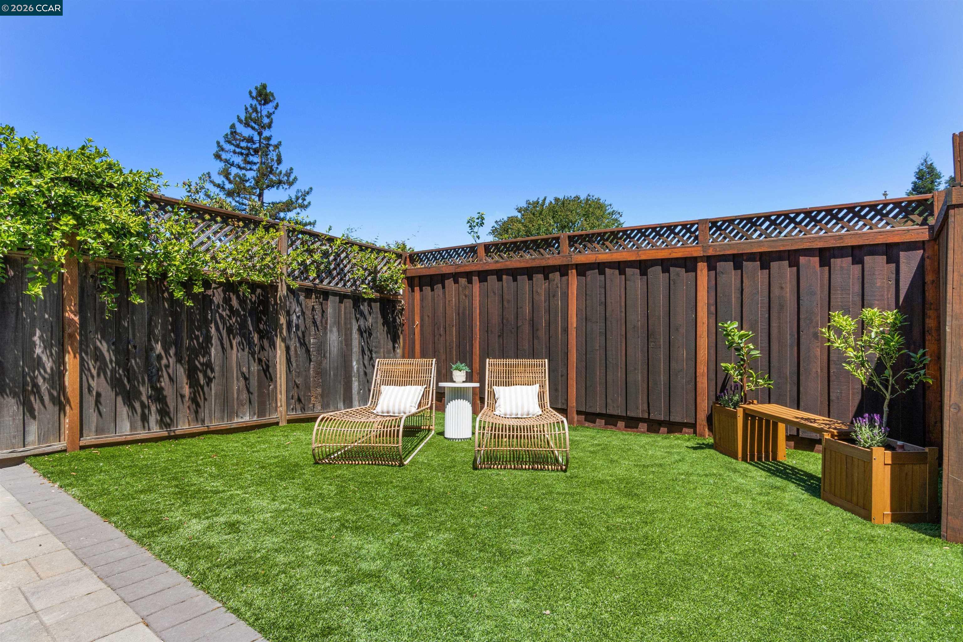 38 Buckingham Dr