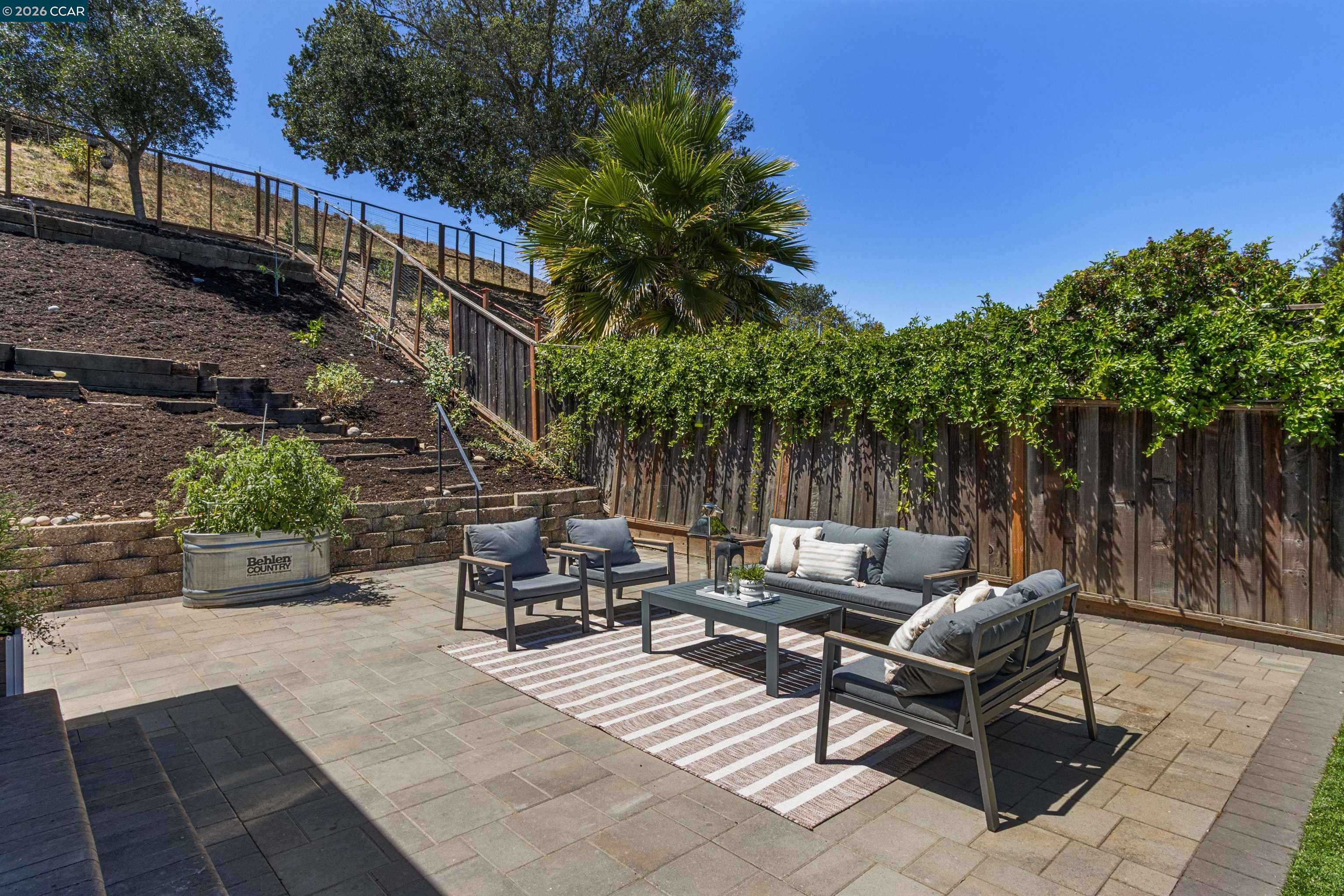 38 Buckingham Dr
