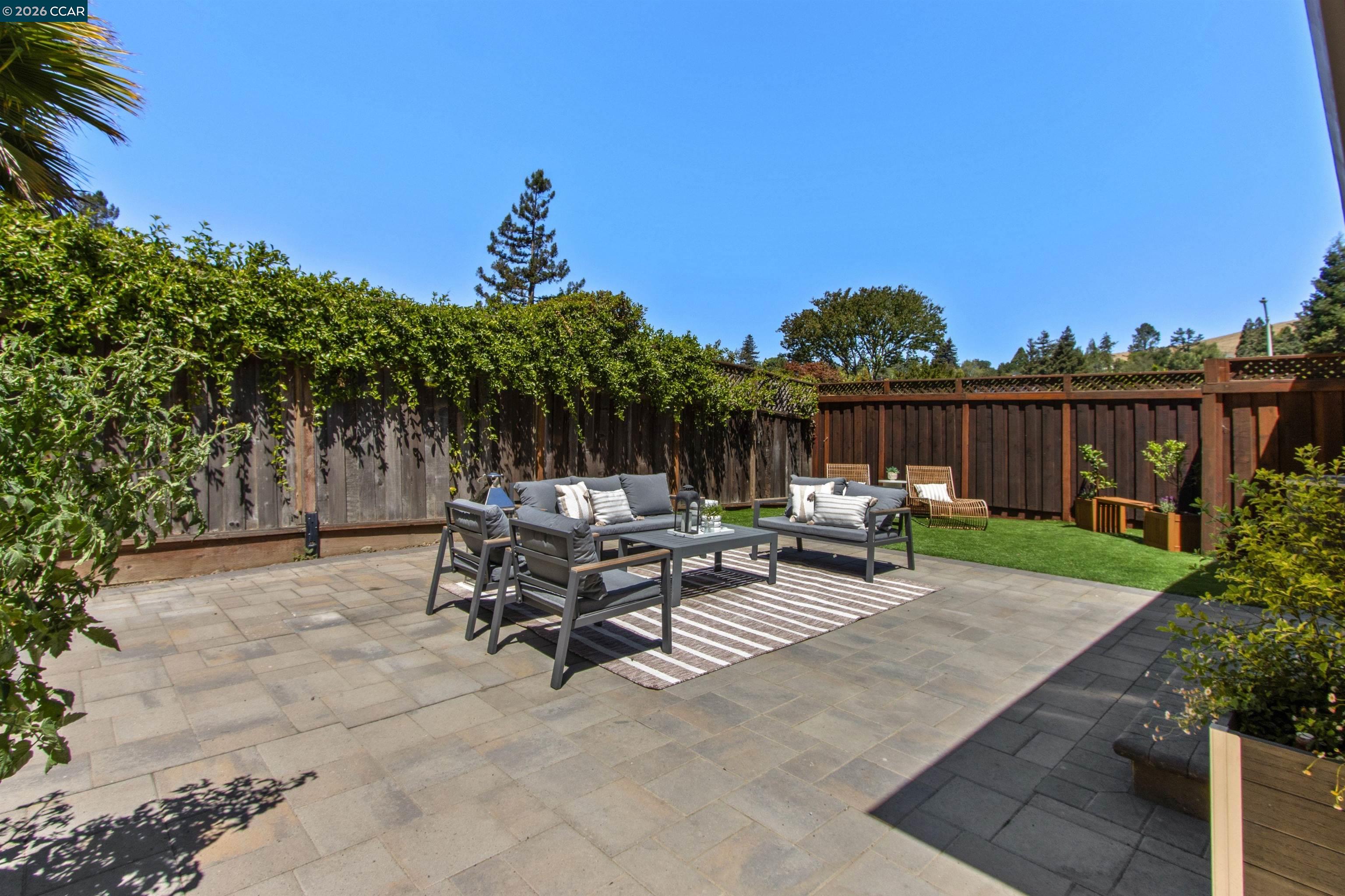 38 Buckingham Dr