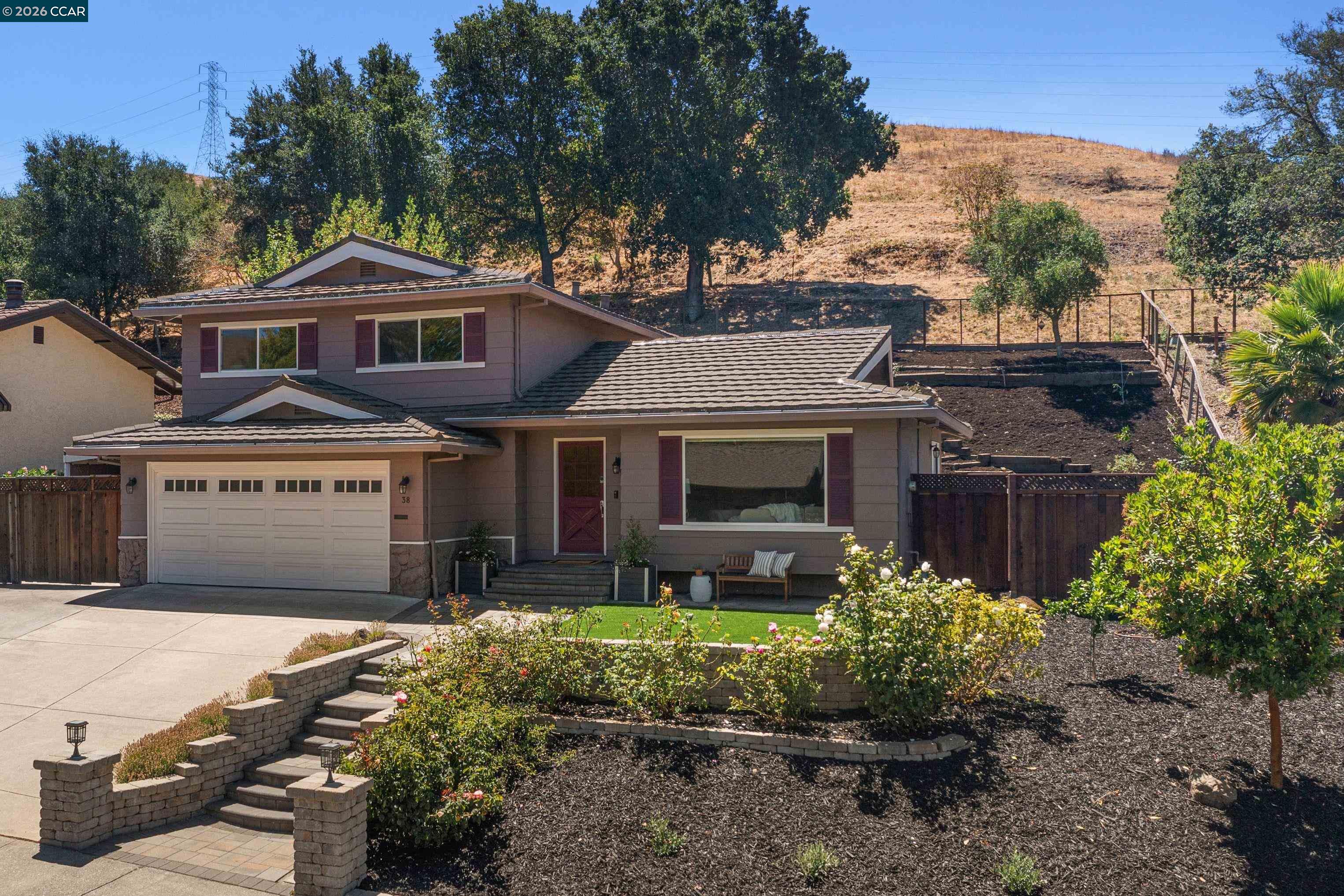 38 Buckingham Dr