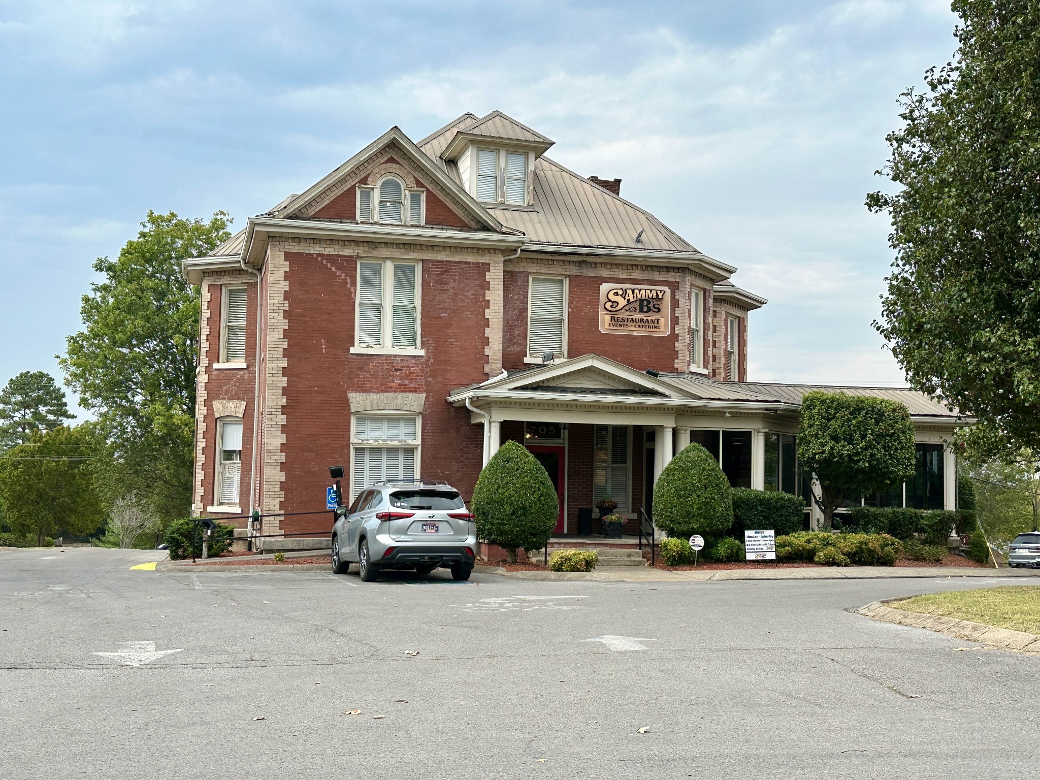 102 Castle Heights Blvd