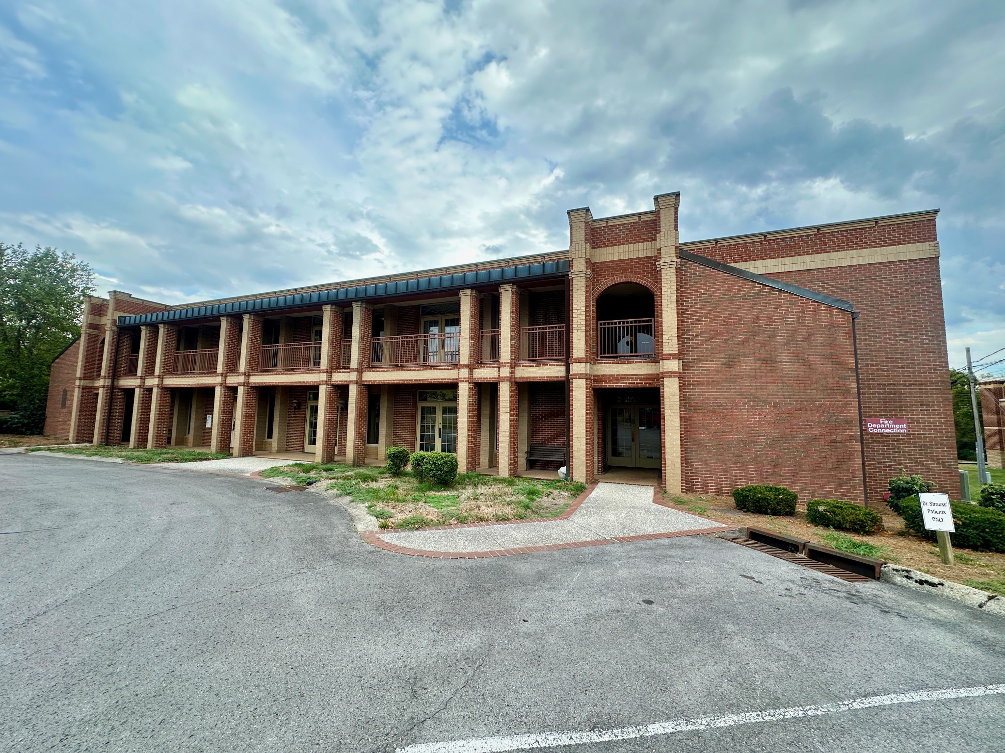 102 Castle Heights Blvd