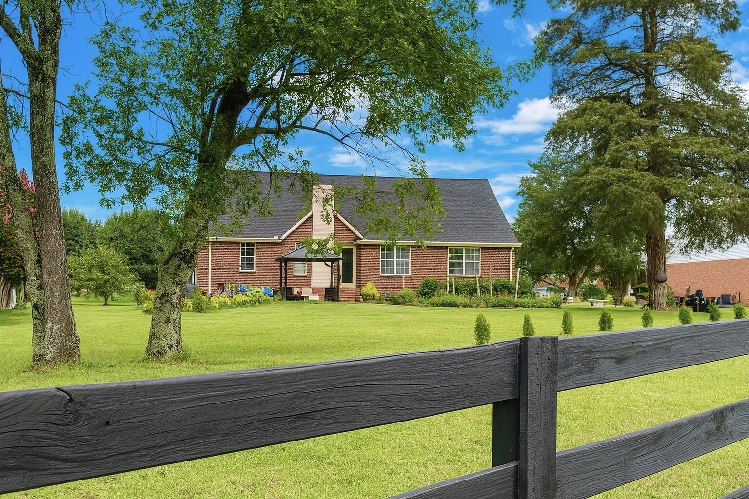 114 Falling Branch Ct