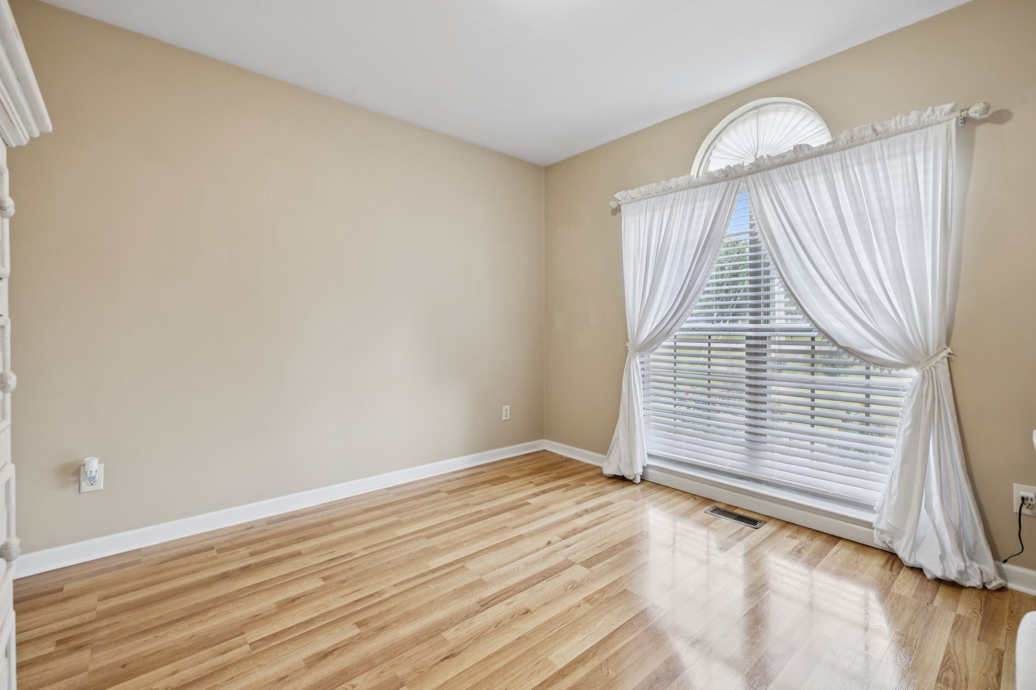 114 Falling Branch Ct