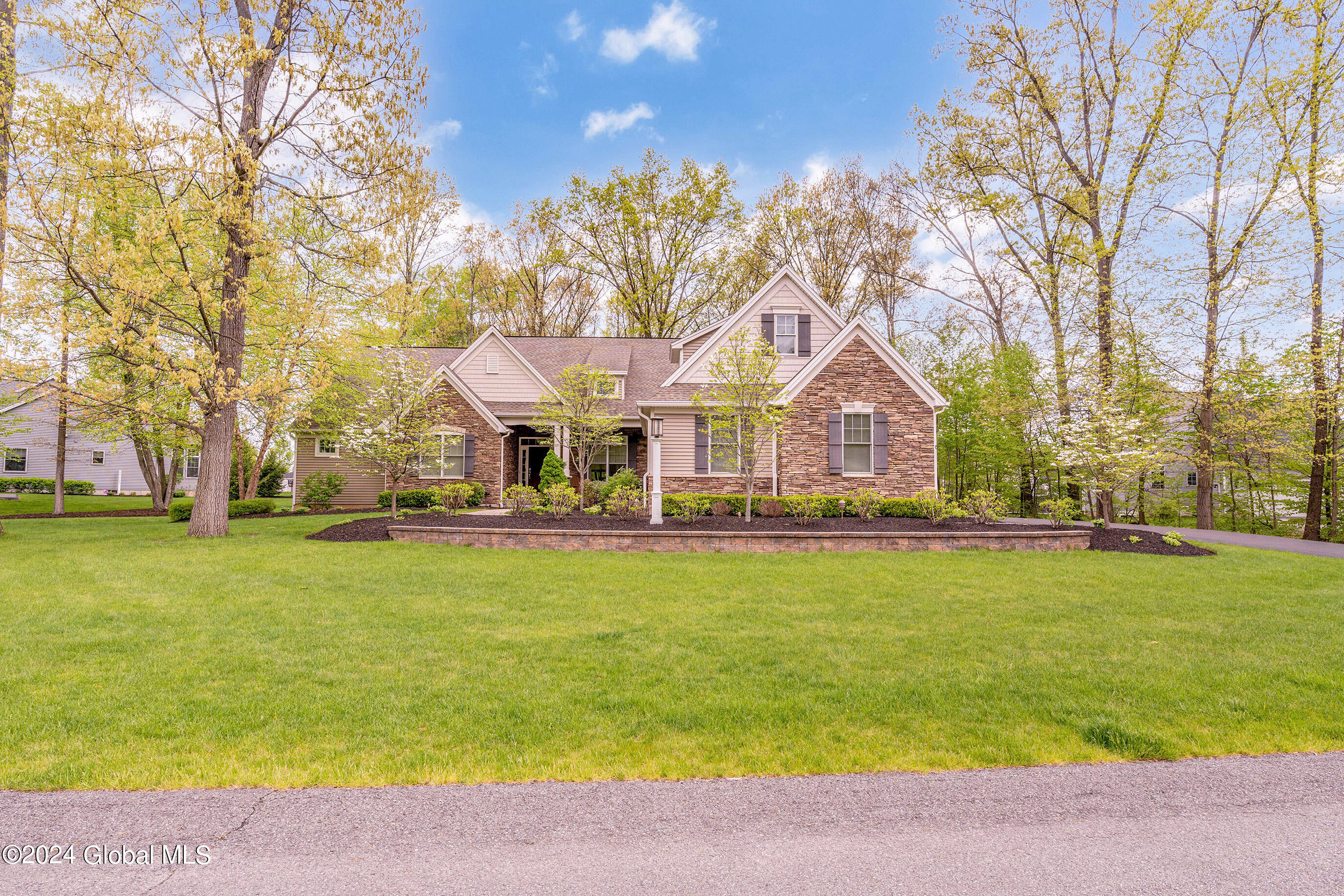 12 Bridlewood Loop