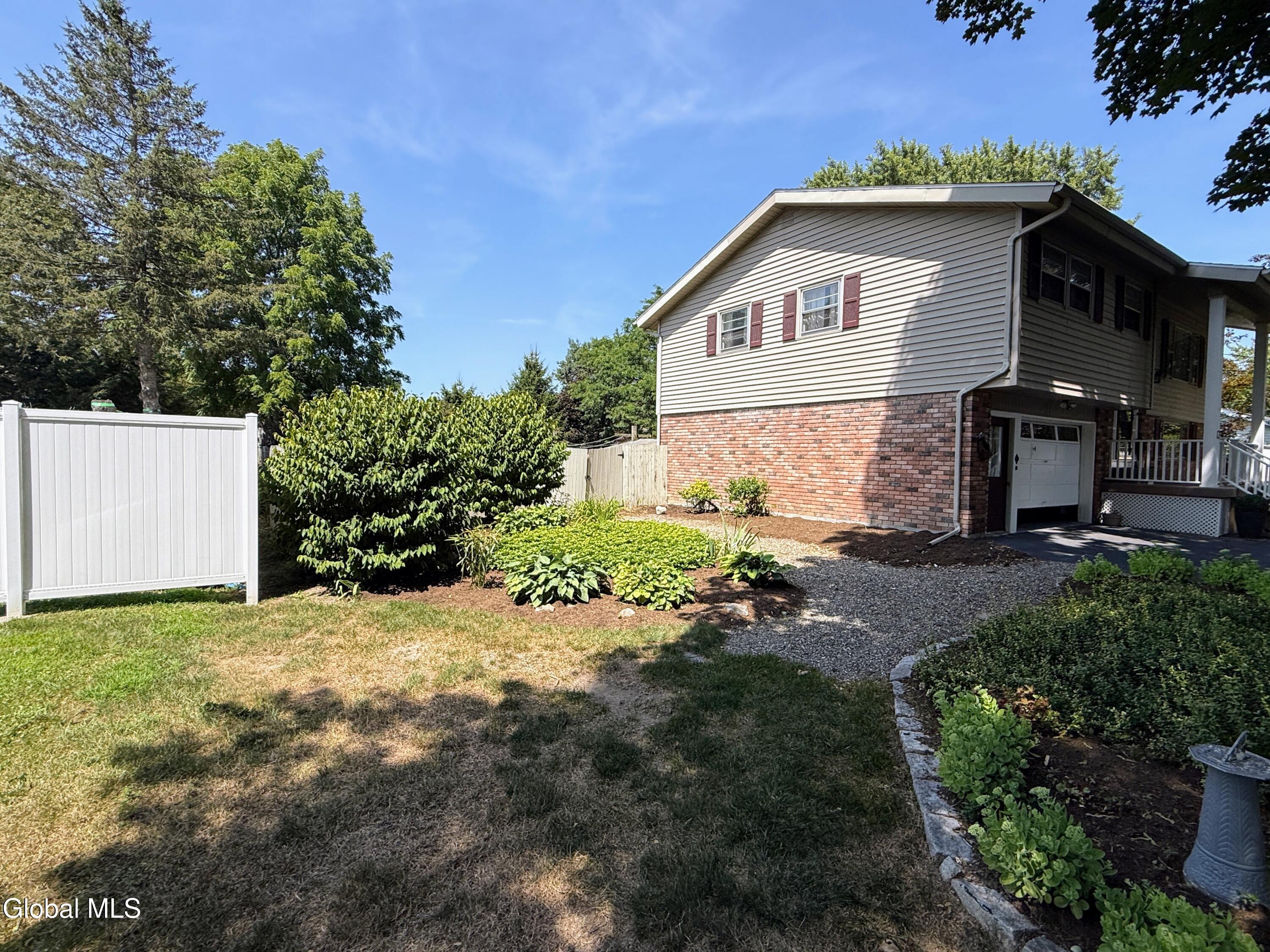 12 Apple Blossom Lane