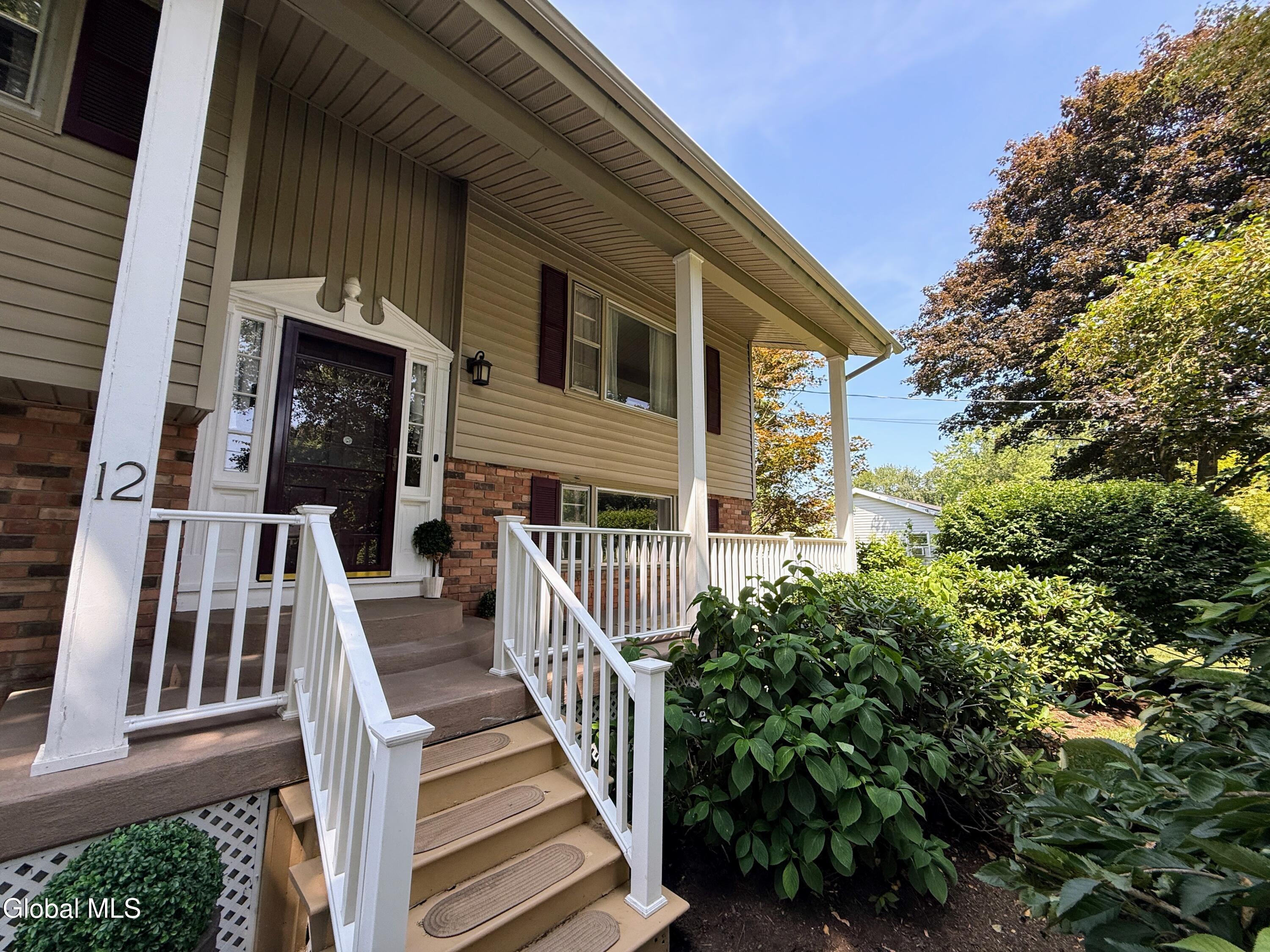 12 Apple Blossom Lane
