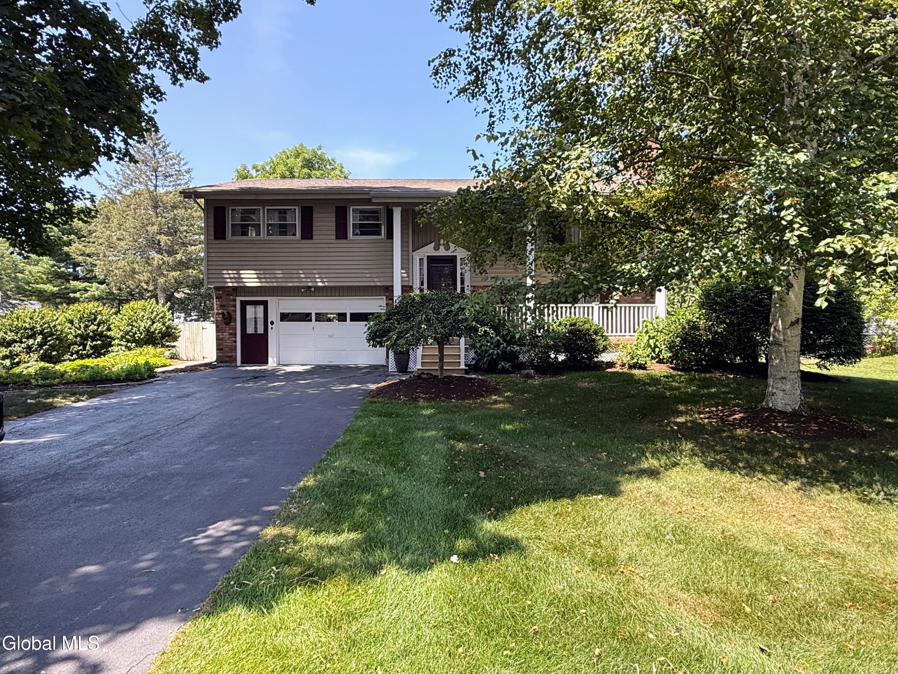 12 Apple Blossom Lane