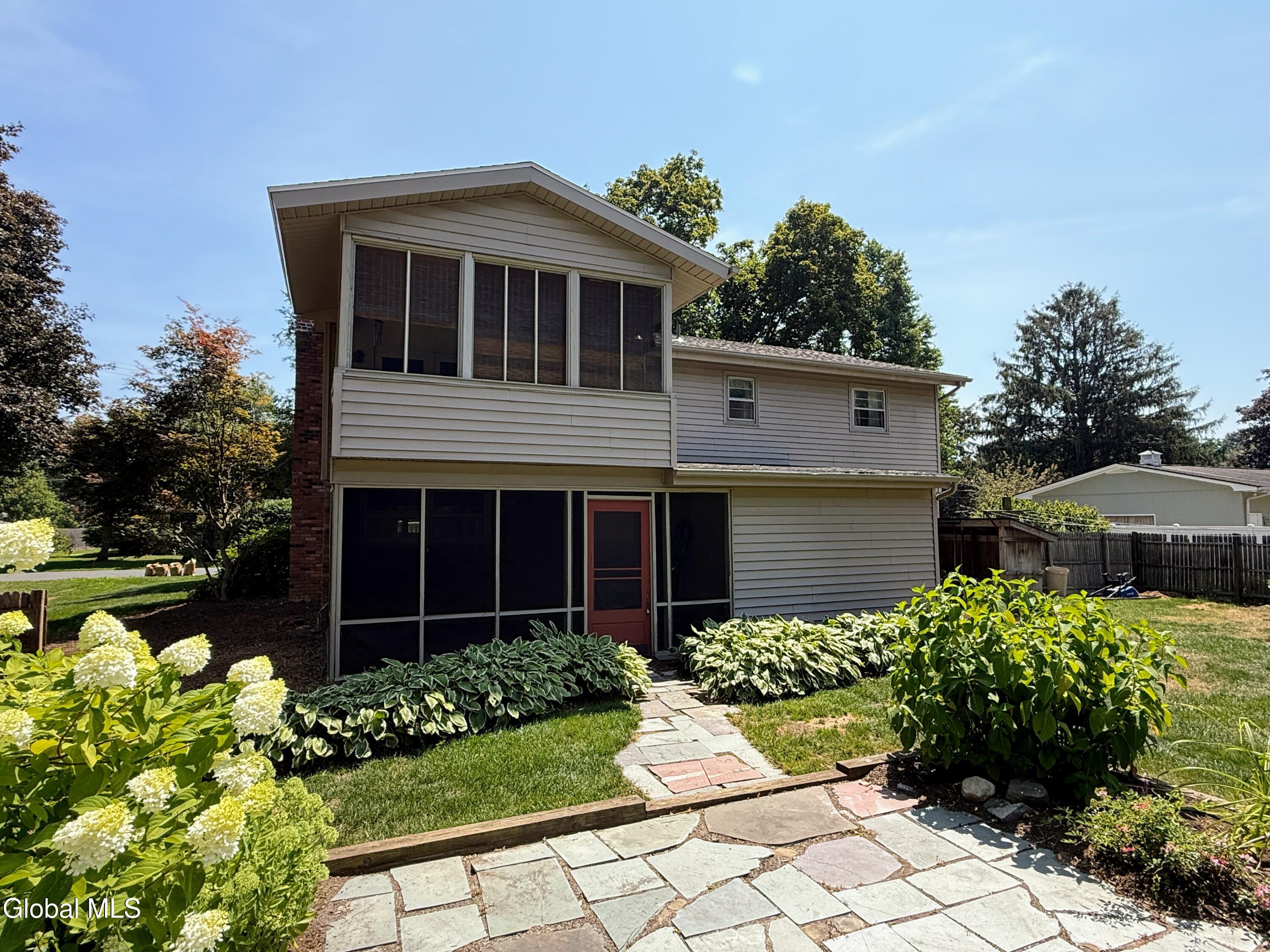 12 Apple Blossom Lane