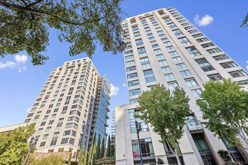 645 Front St 1206
