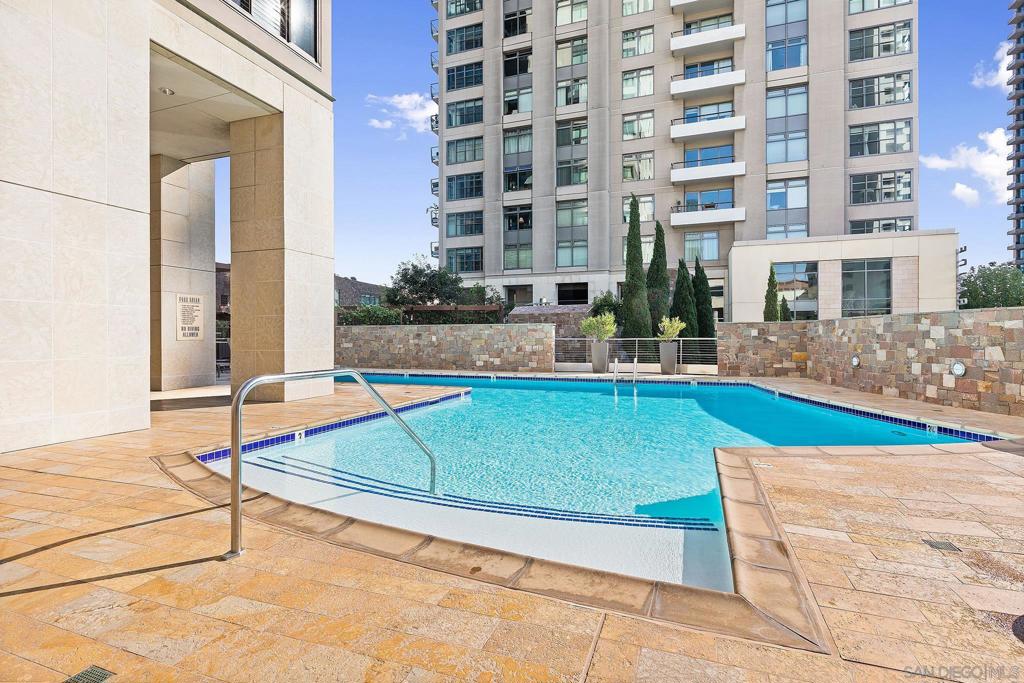 645 Front St 1206