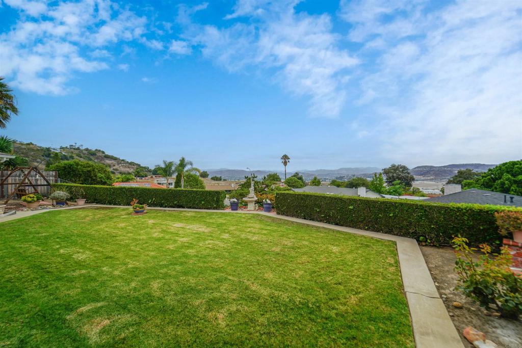 1516 Avenida Ladera