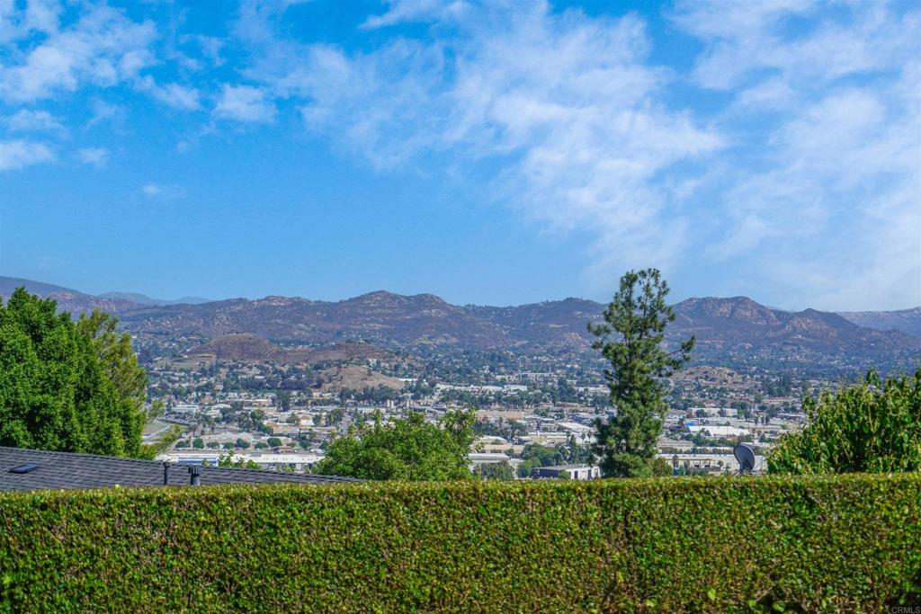 1516 Avenida Ladera