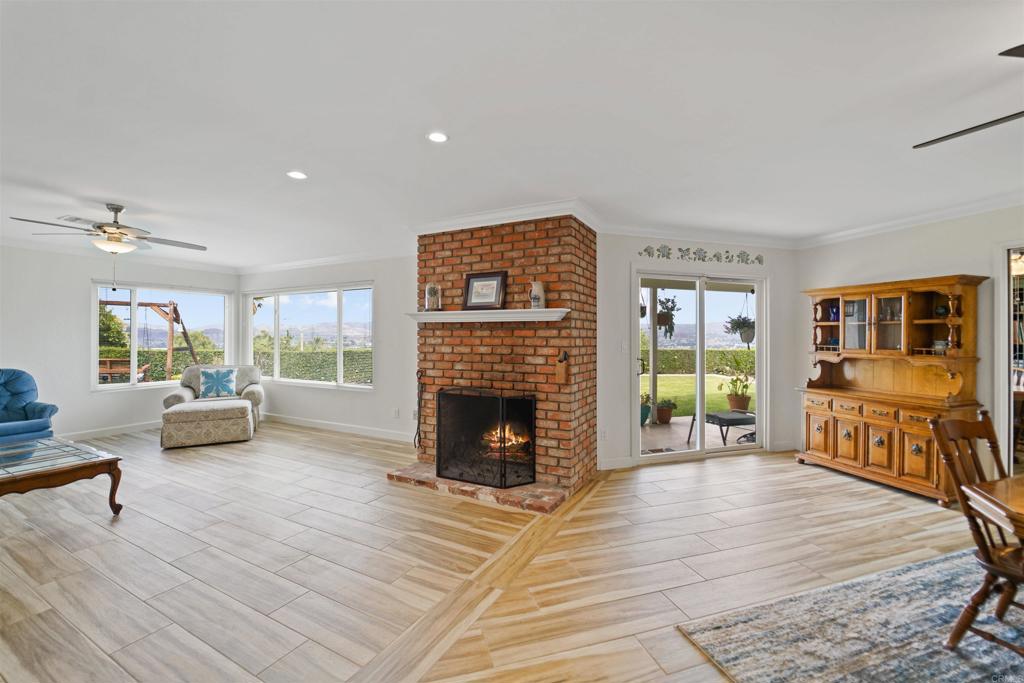 1516 Avenida Ladera