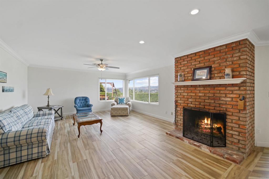 1516 Avenida Ladera