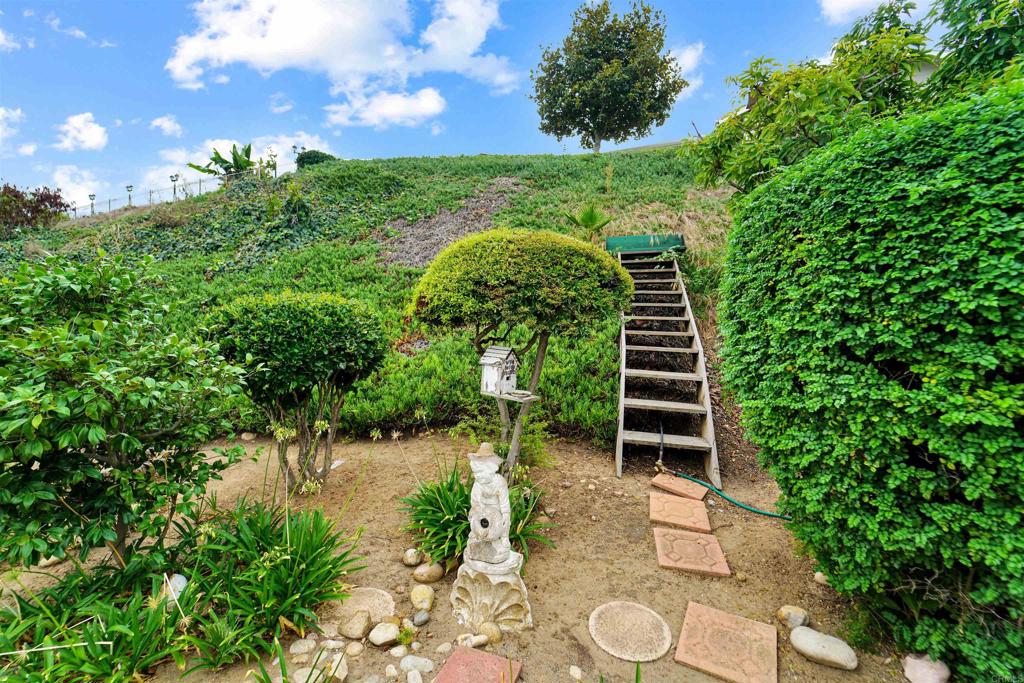 1516 Avenida Ladera