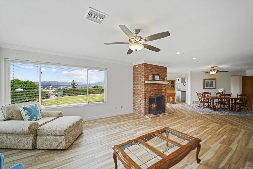 1516 Avenida Ladera