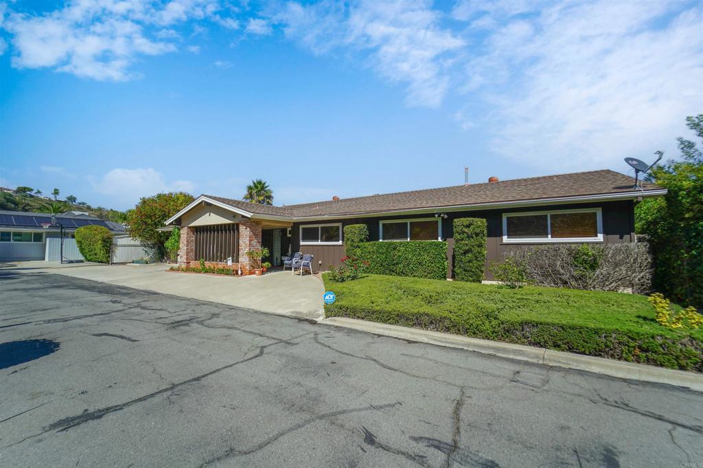1516 Avenida Ladera