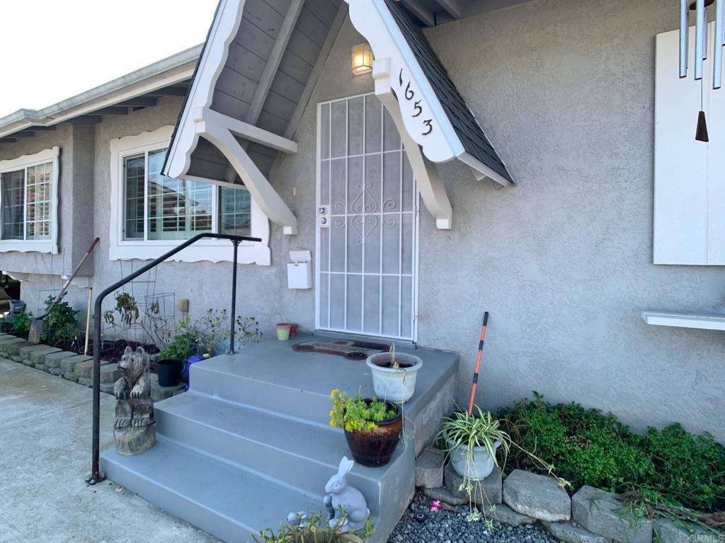 1653 Vallea Street