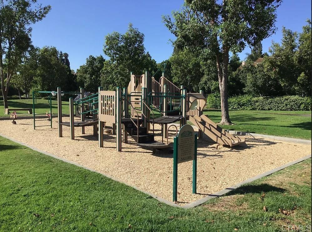 15883 Avenida Lamego