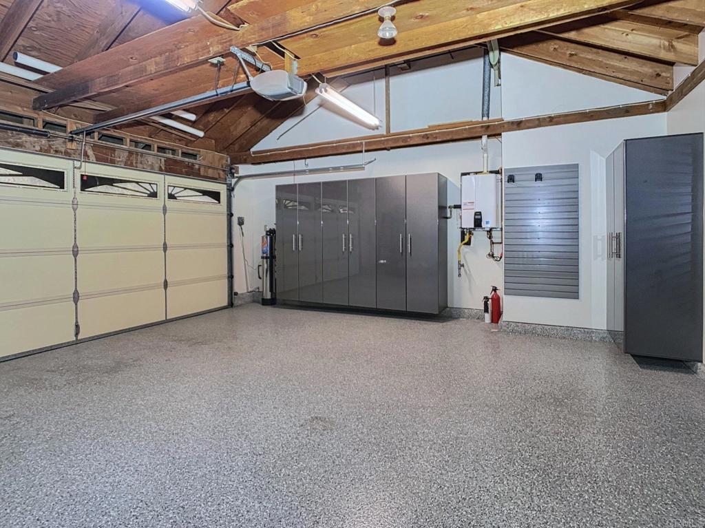 15883 Avenida Lamego