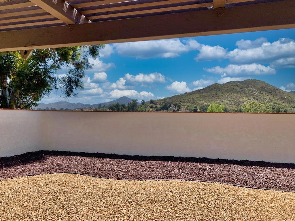 15883 Avenida Lamego