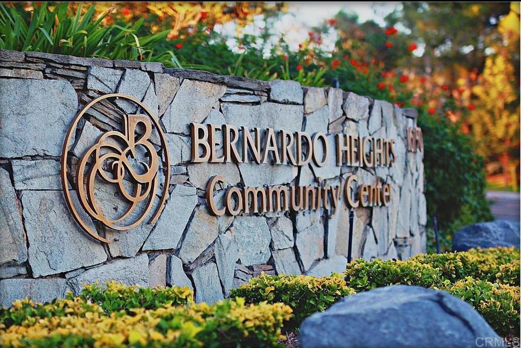 15883 Avenida Lamego