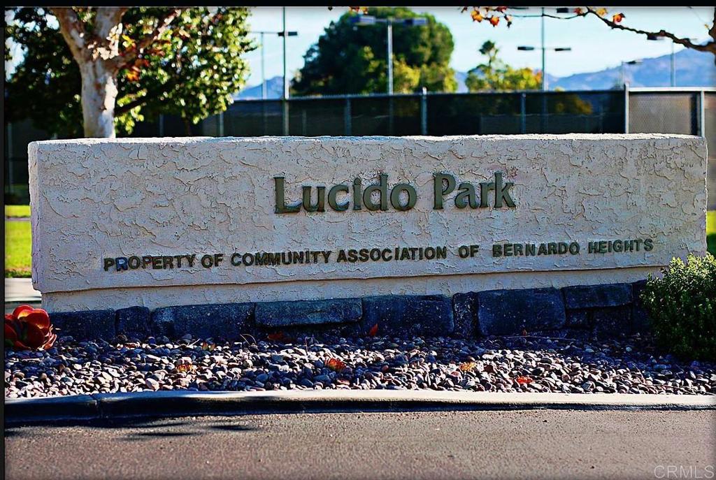 15883 Avenida Lamego