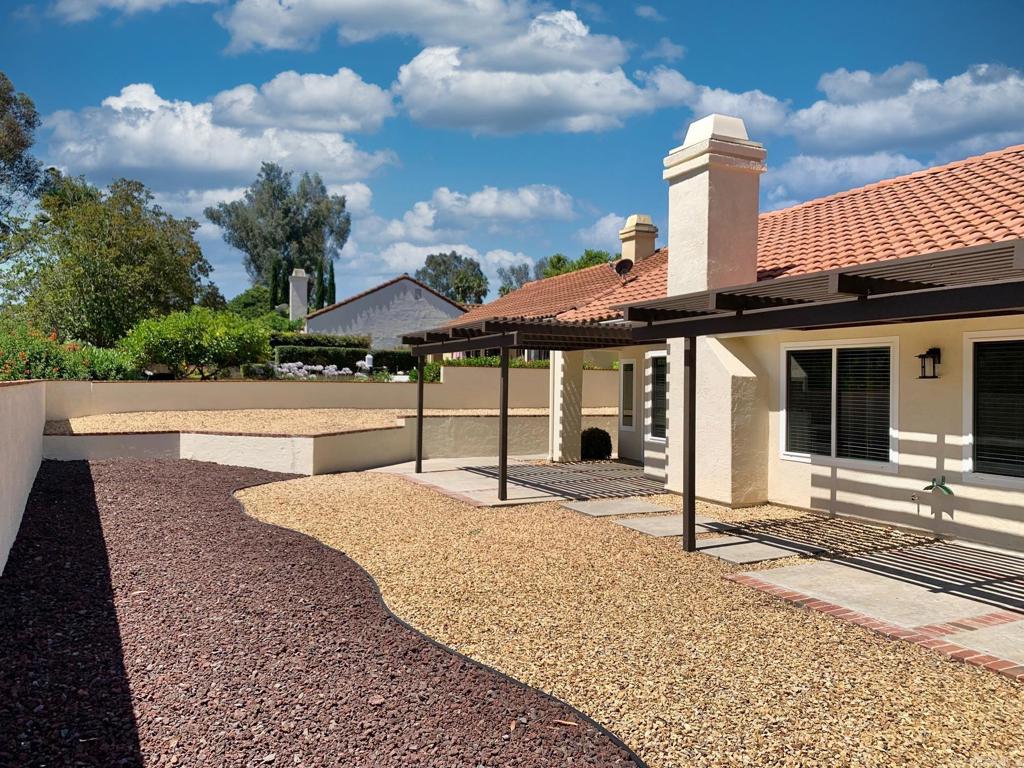 15883 Avenida Lamego