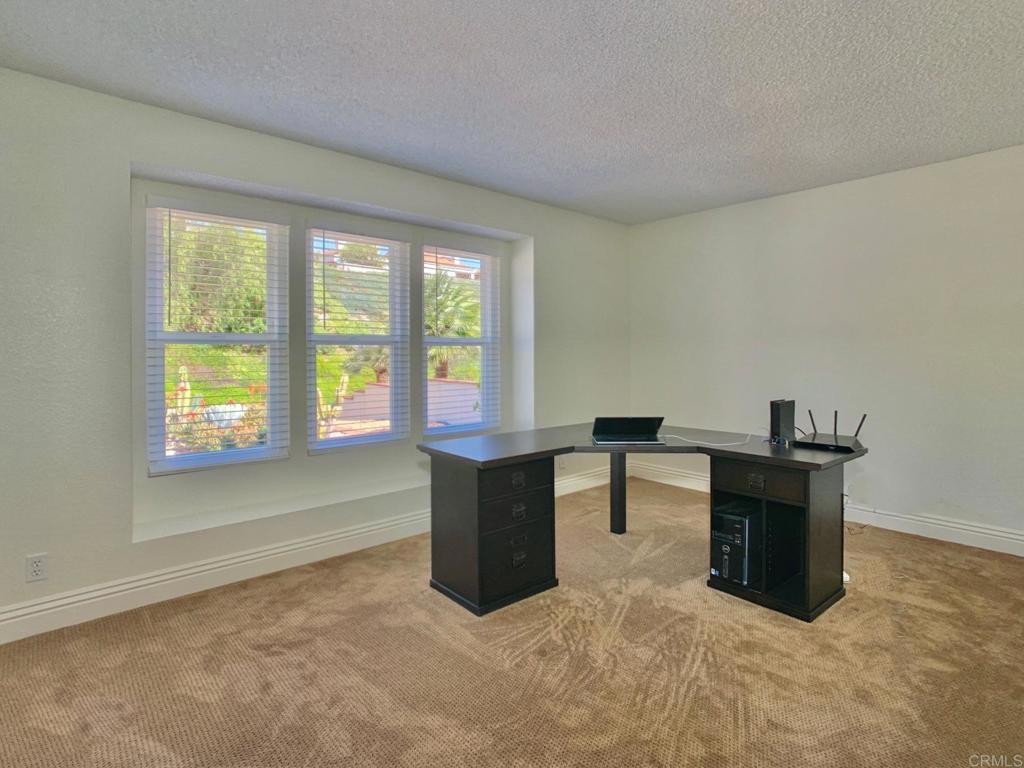 15883 Avenida Lamego