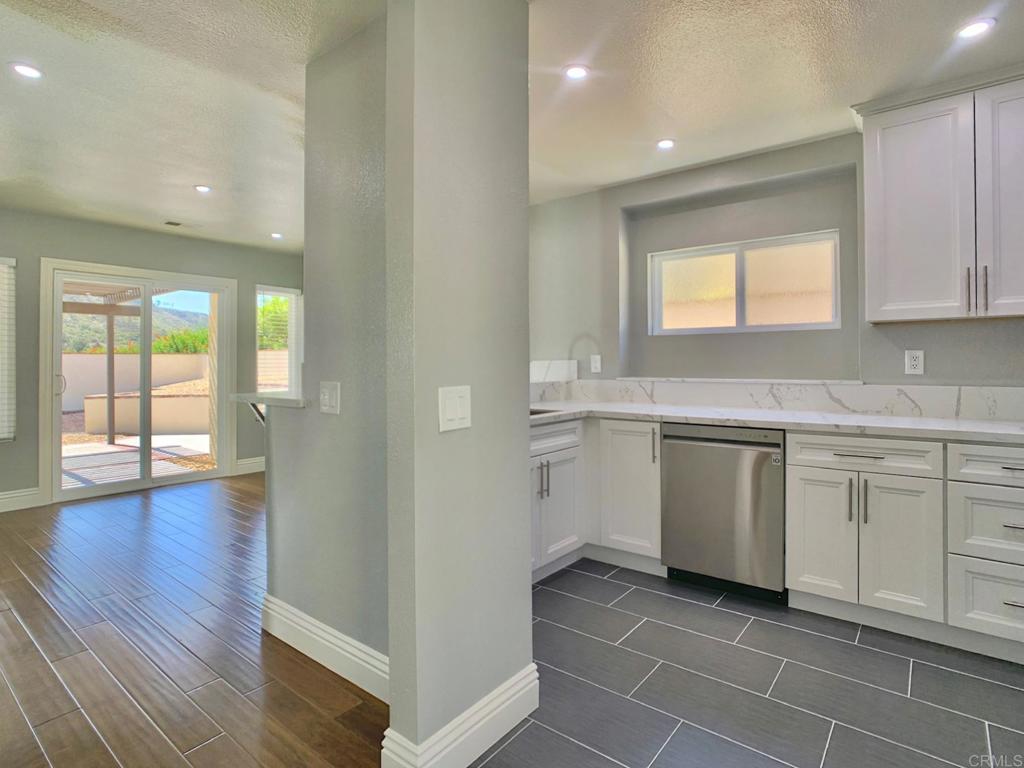 15883 Avenida Lamego