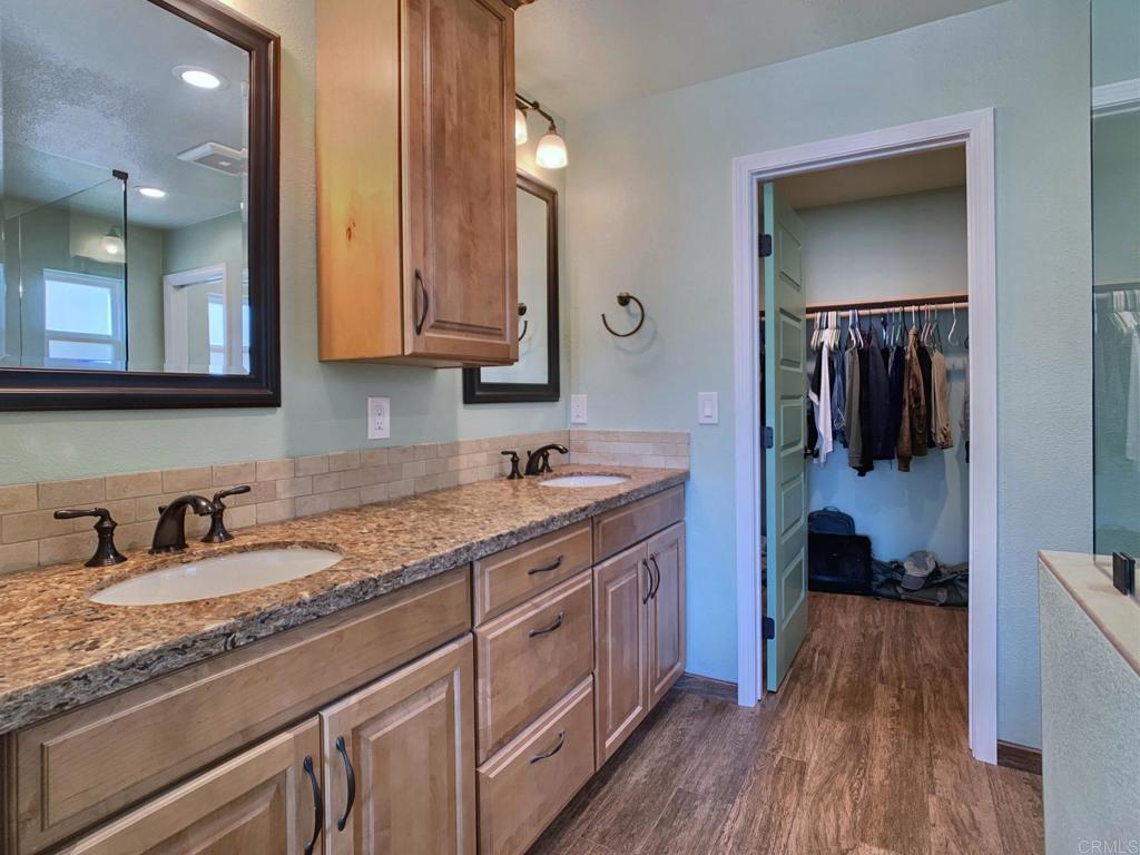 15883 Avenida Lamego