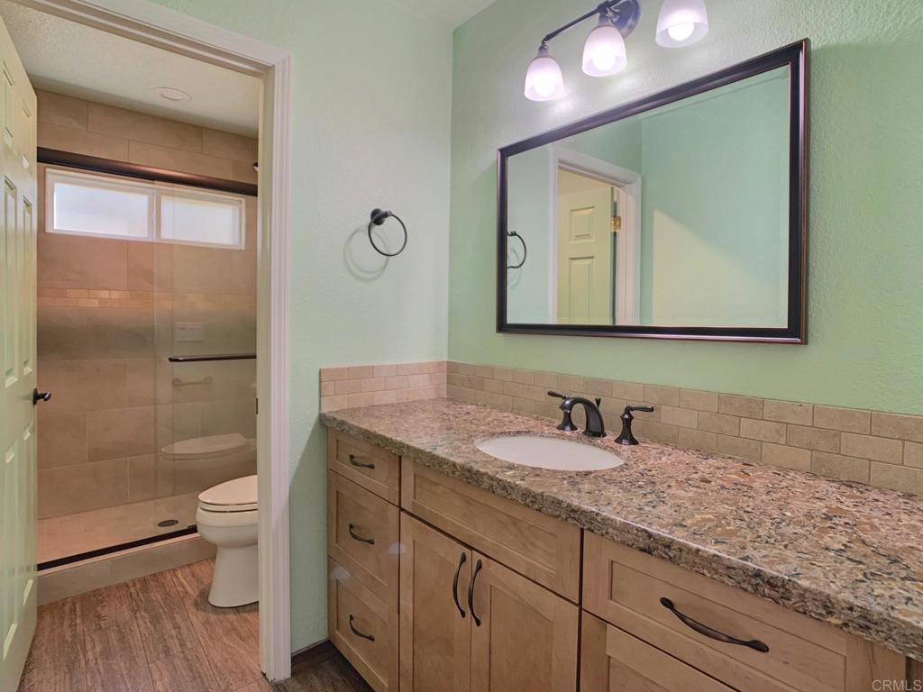 15883 Avenida Lamego