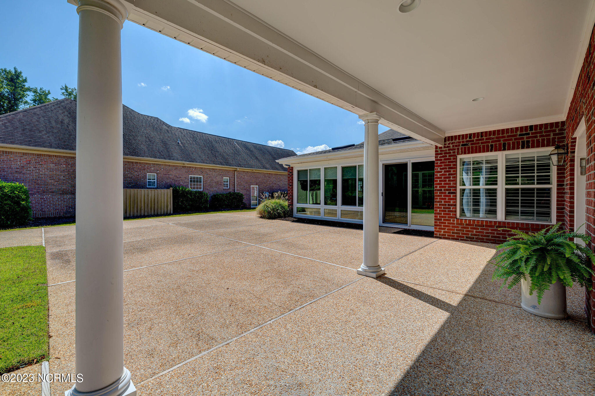 1027 Leesburg Drive