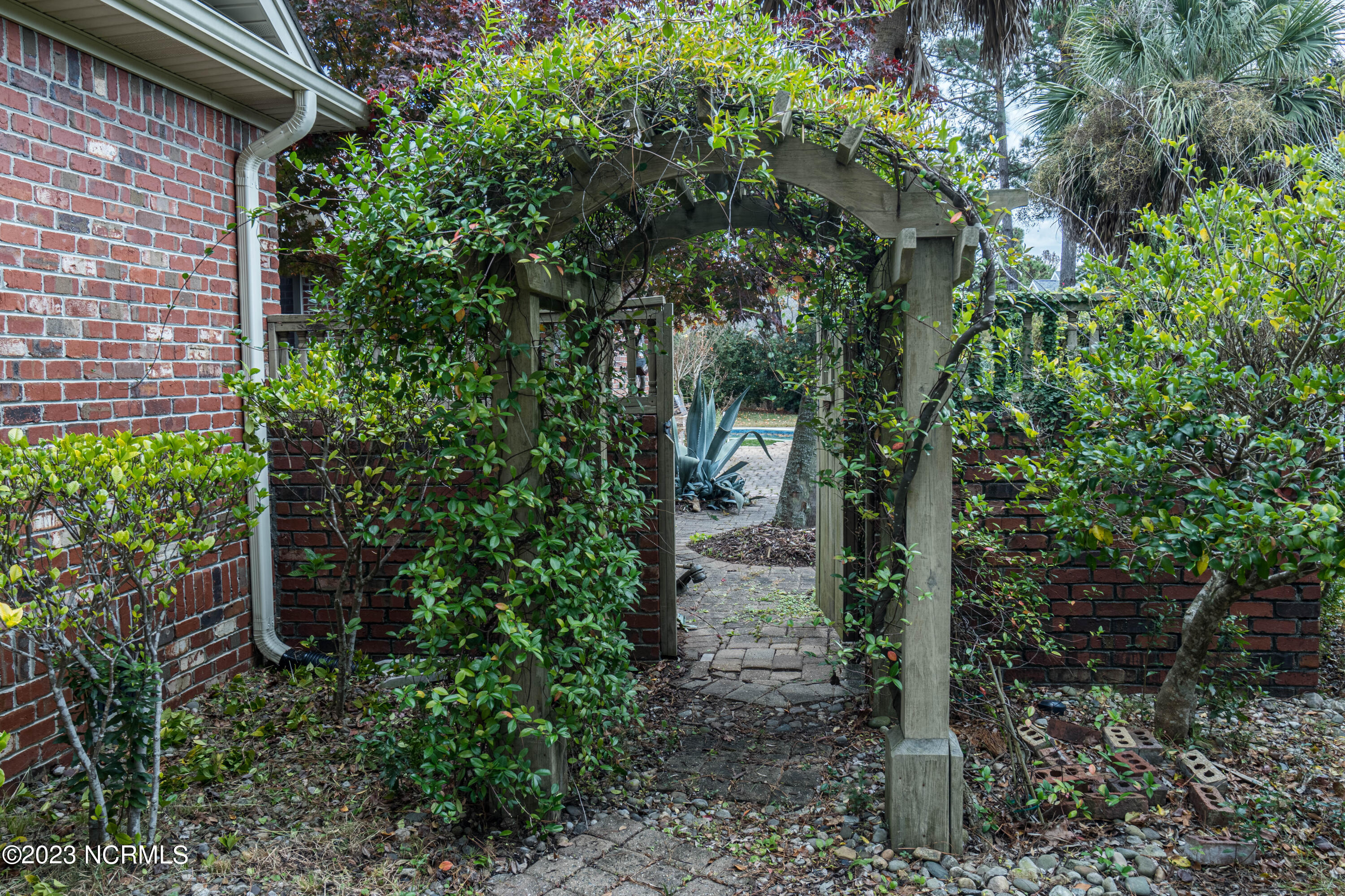 345 Harlandale Drive