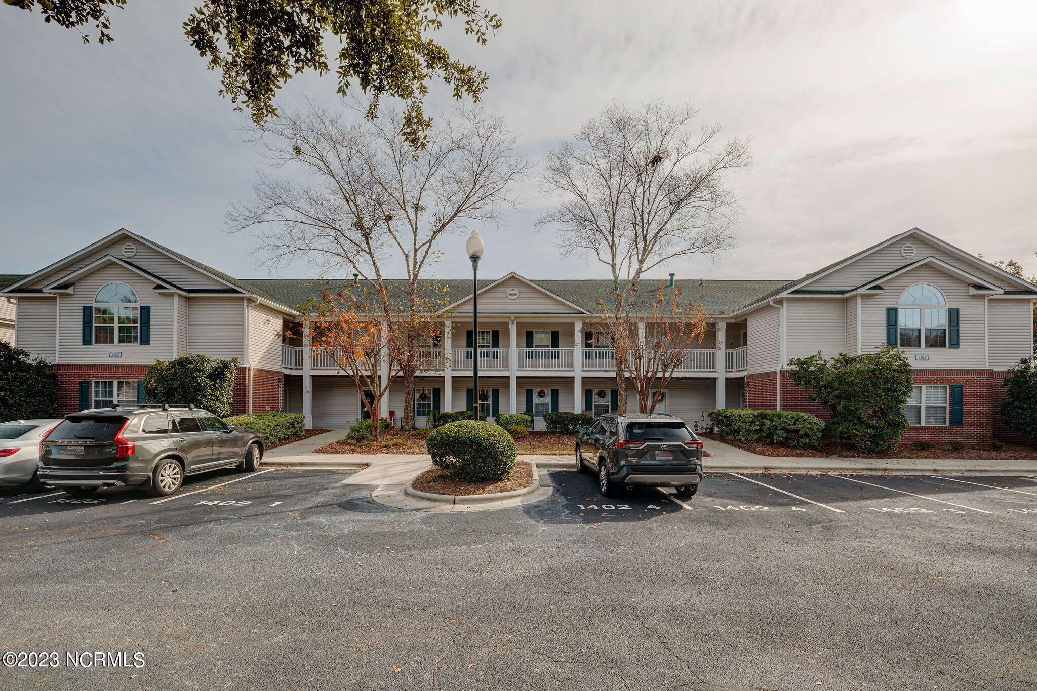 1402 Willoughby Park Court 1