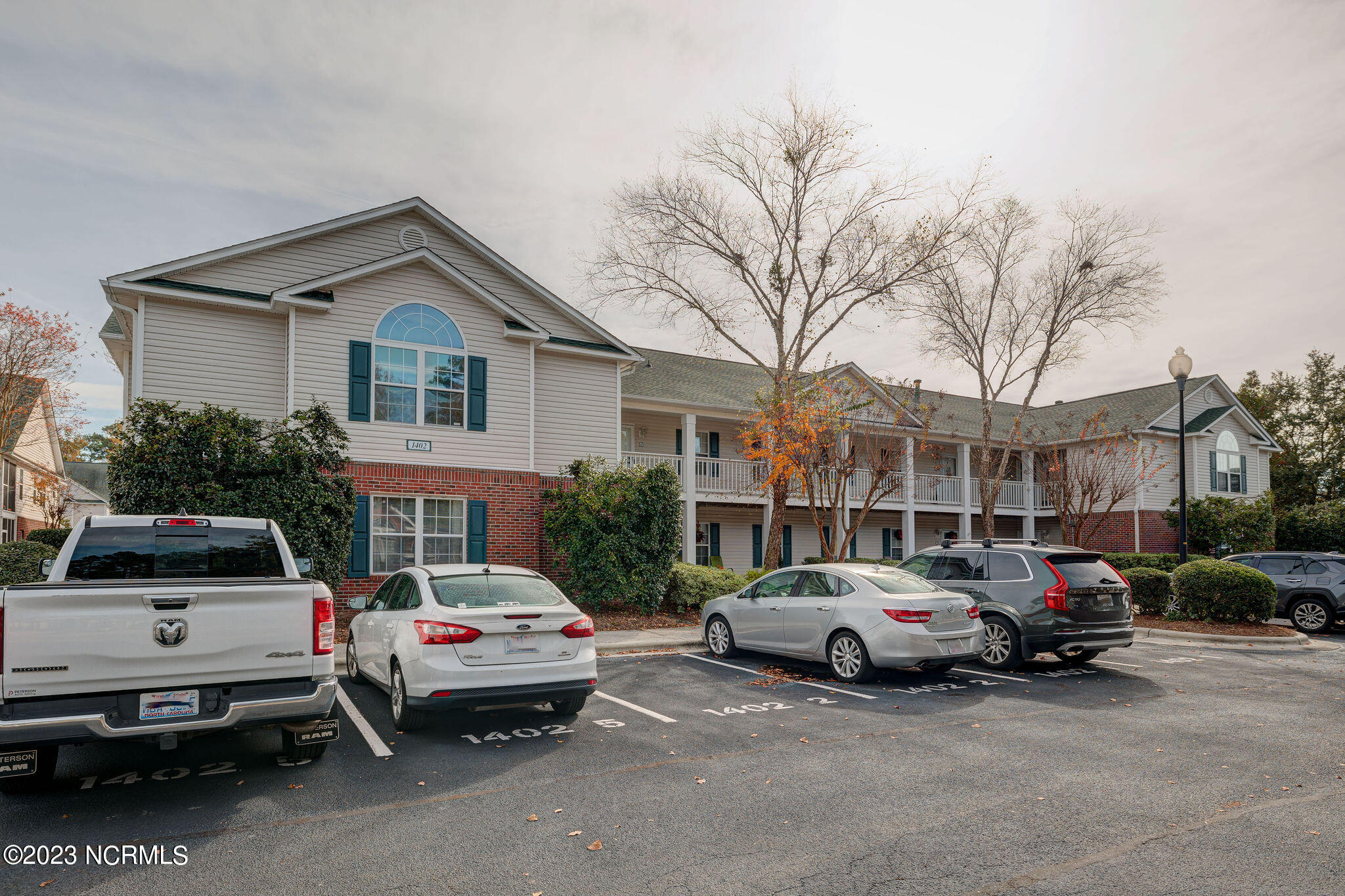 1402 Willoughby Park Court 1